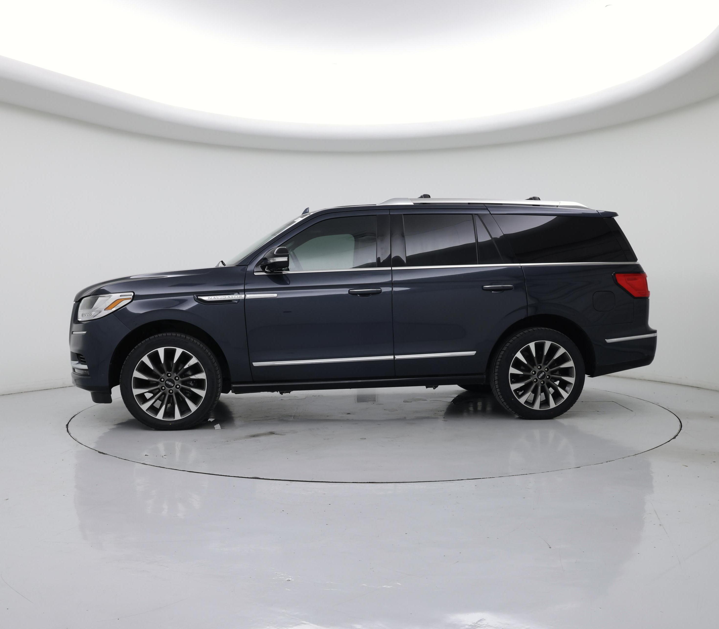 Thumbnail: 2021 Lincoln Navigator - 3