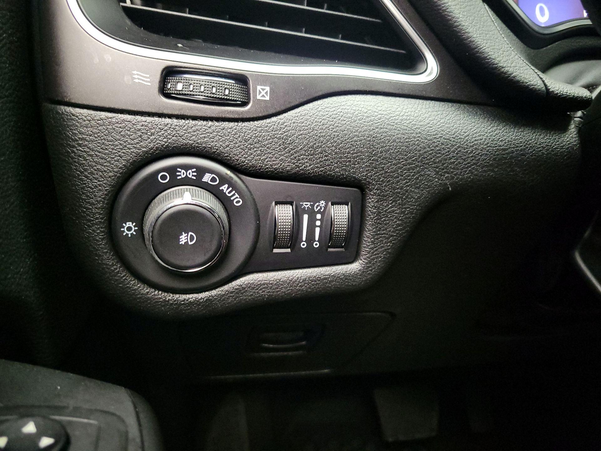 Thumbnail: 2021 Jeep Cherokee - 13
