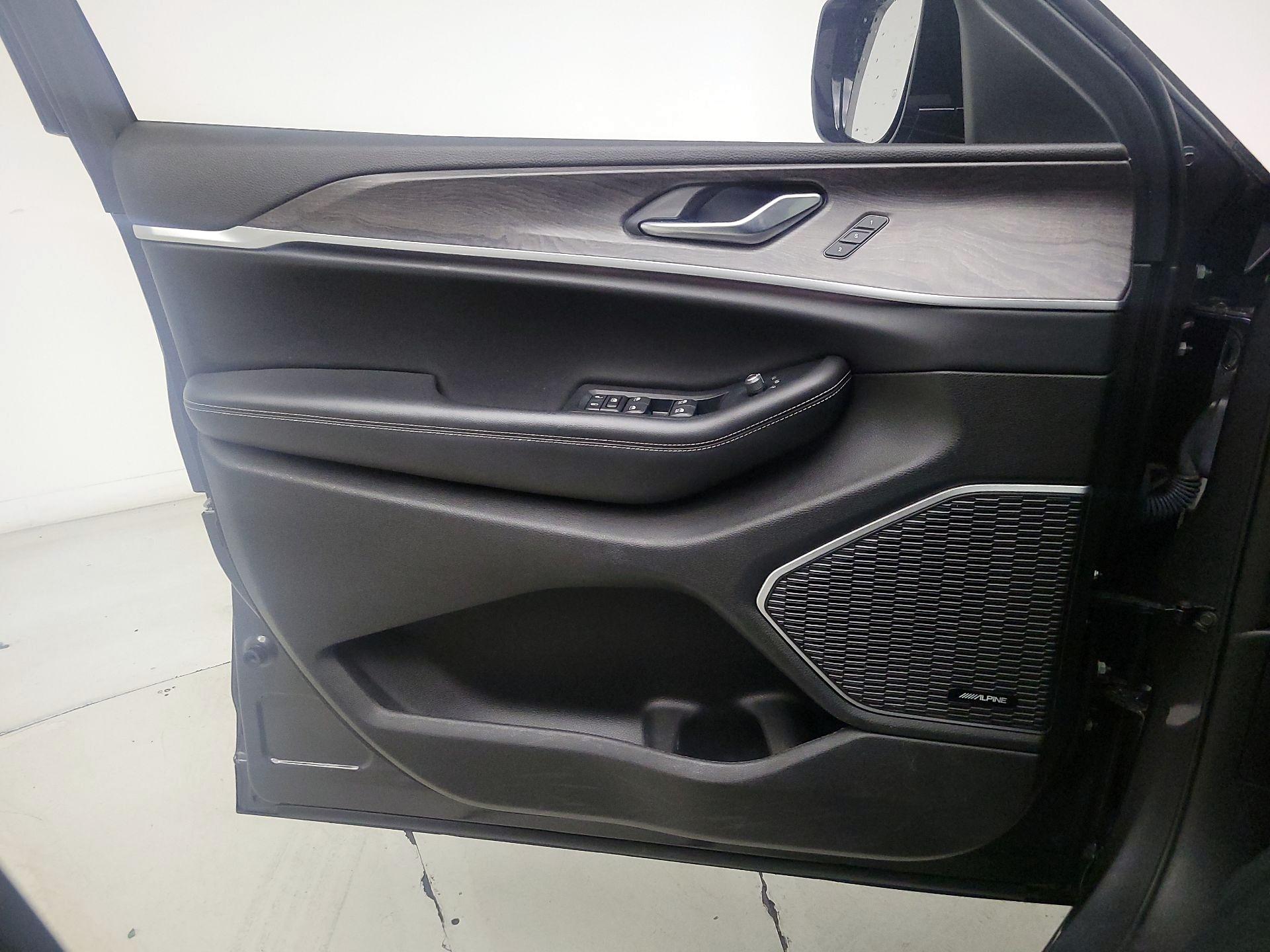 Thumbnail: 2022 Jeep Grand Cherokee - 12