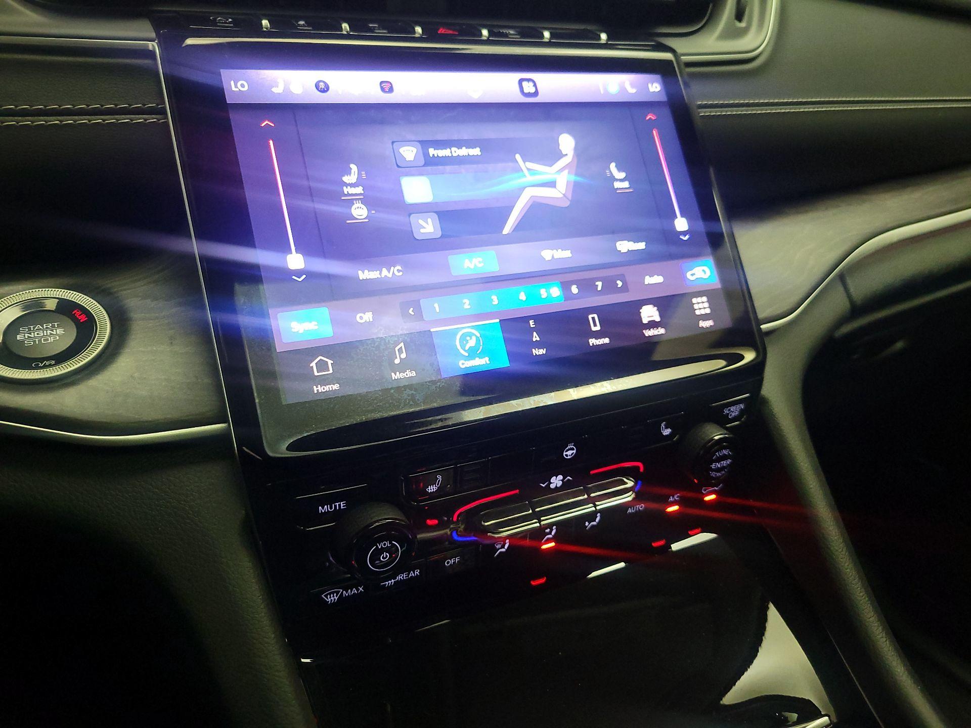 Thumbnail: 2022 Jeep Grand Cherokee - 17