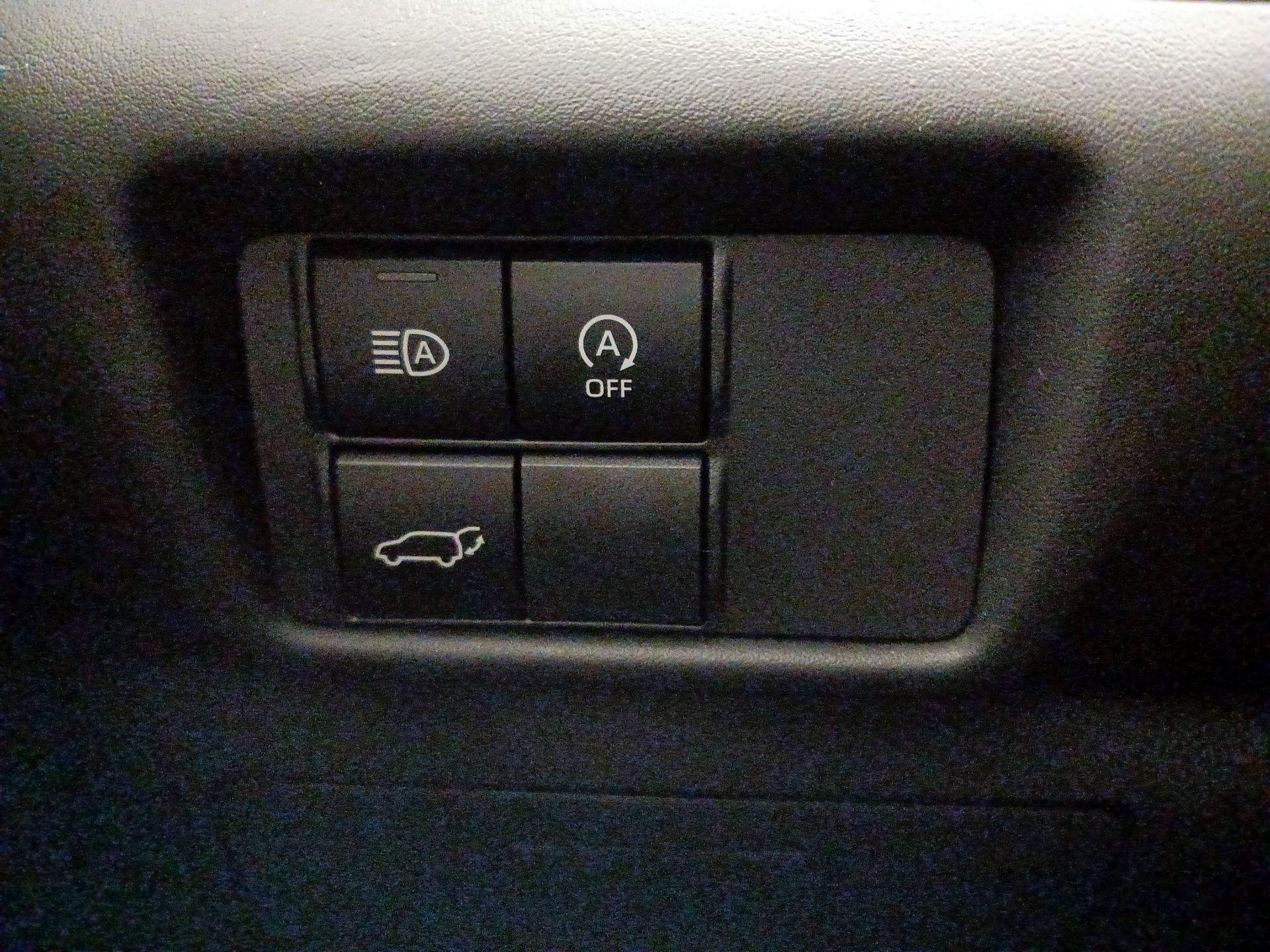 Thumbnail: 2023 Toyota Highlander - 11