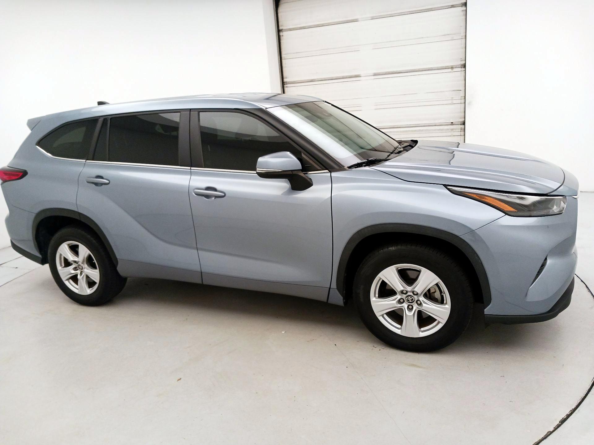 Thumbnail: 2023 Toyota Highlander - 4