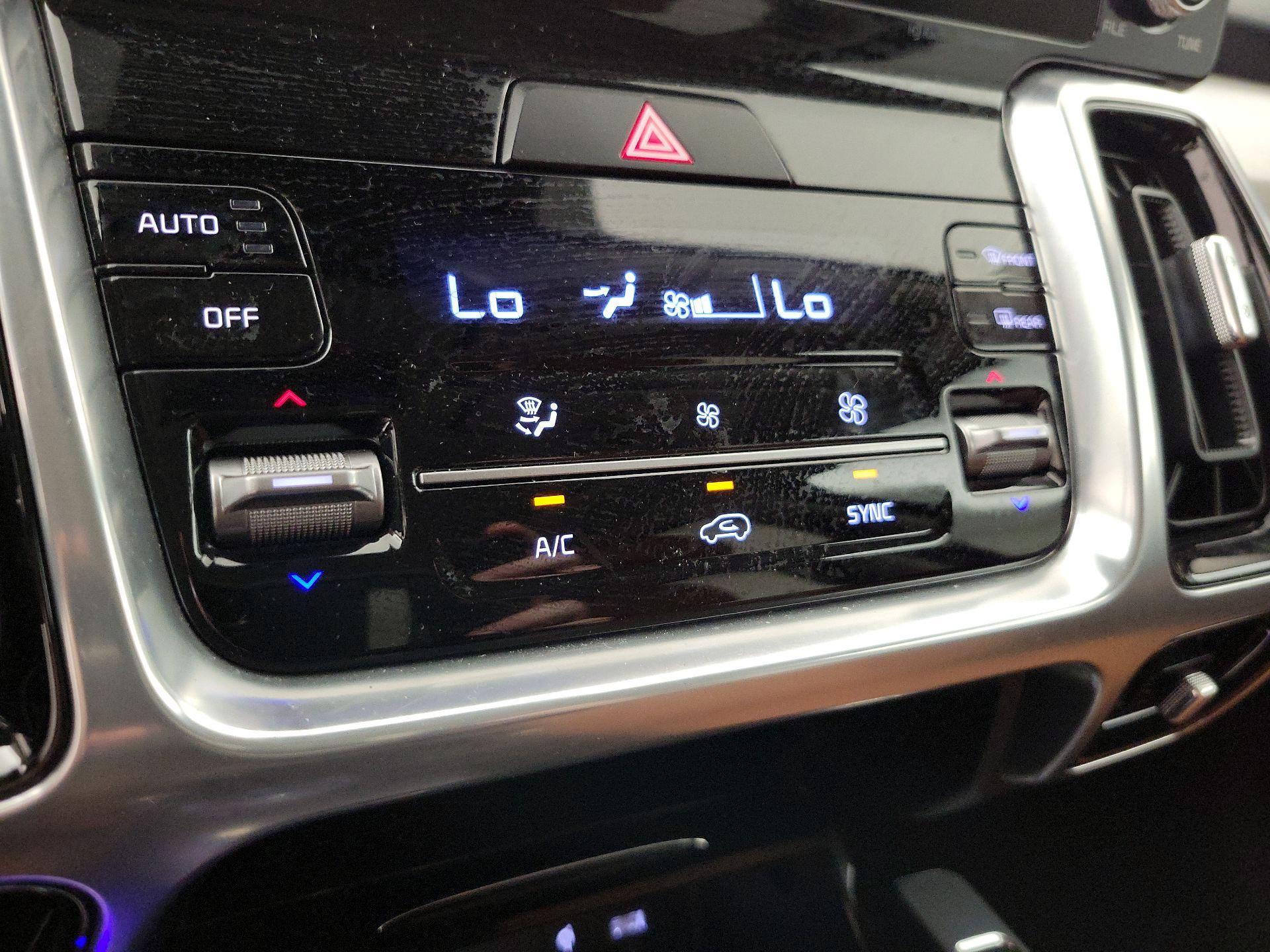 Thumbnail: 2023 Kia Sorento - 17