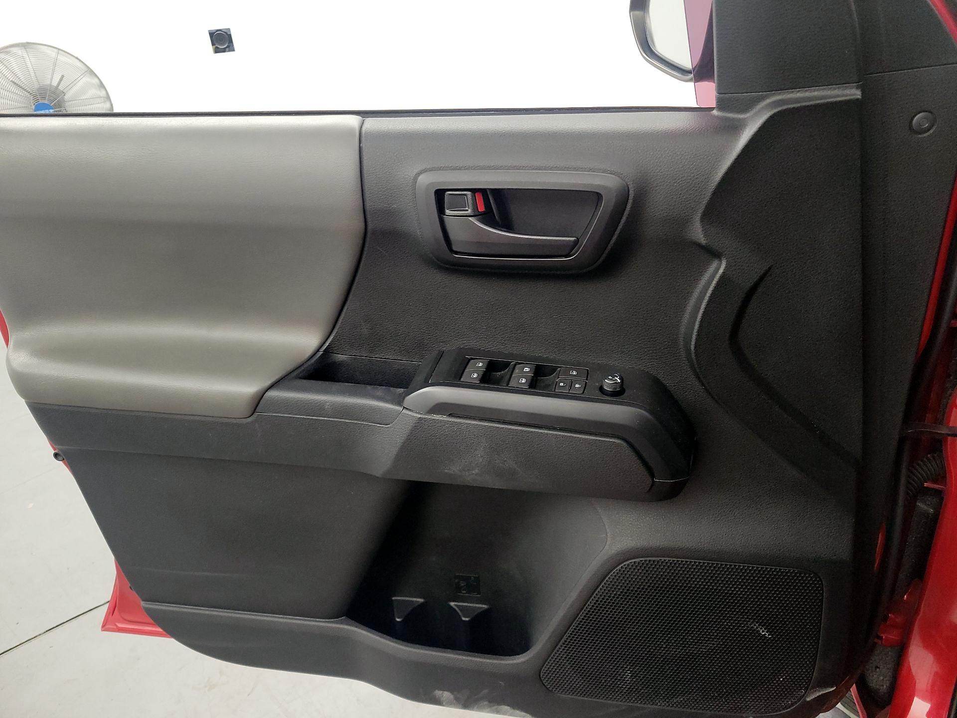 Thumbnail: 2021 Toyota Tacoma - 12