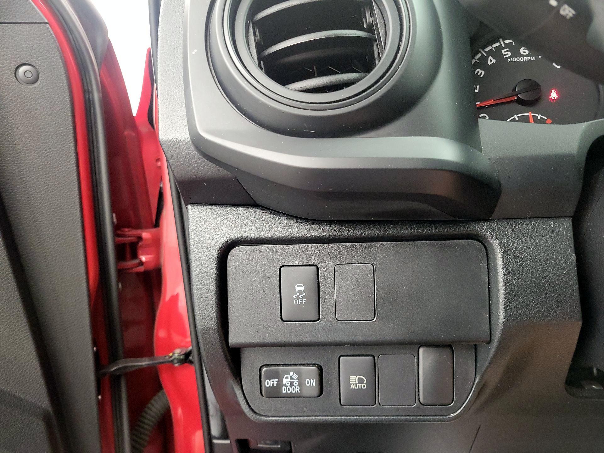 Thumbnail: 2021 Toyota Tacoma - 13