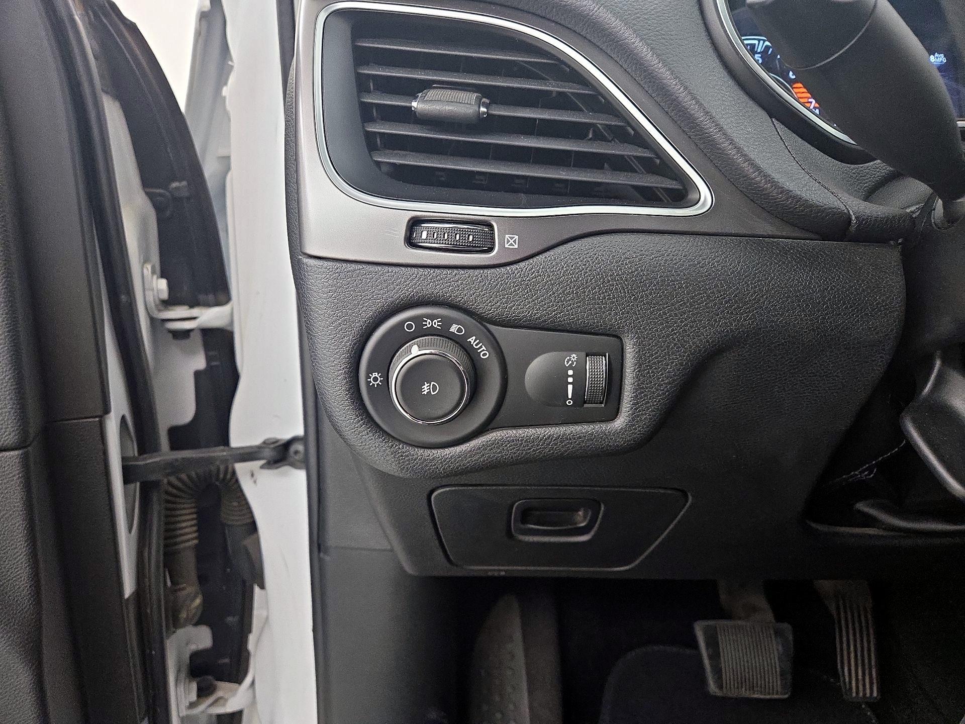 Thumbnail: 2019 Jeep Cherokee - 13