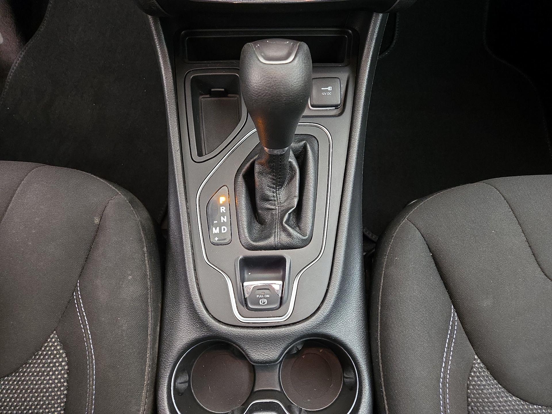 Thumbnail: 2019 Jeep Cherokee - 17