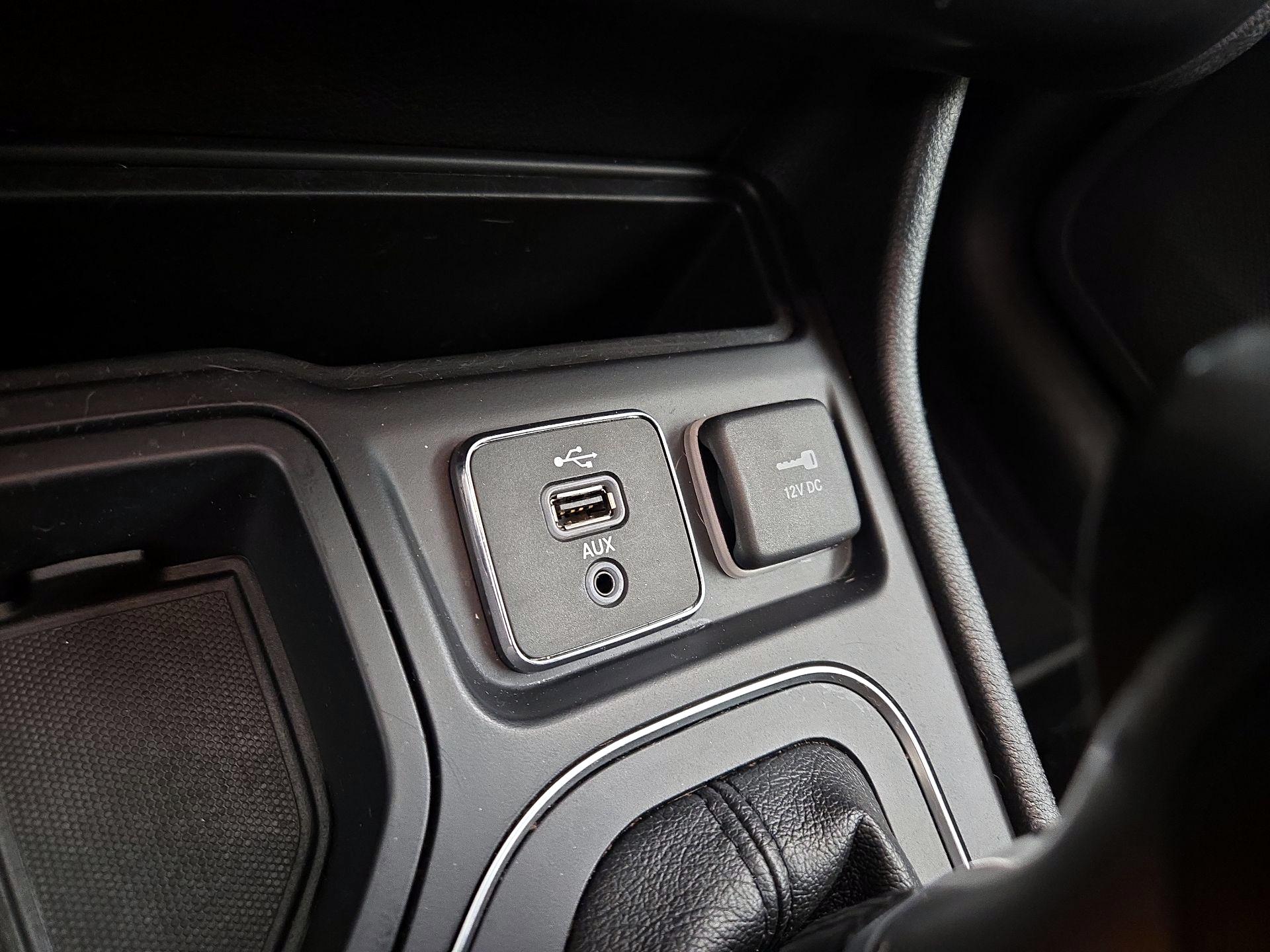 Thumbnail: 2019 Jeep Cherokee - 18