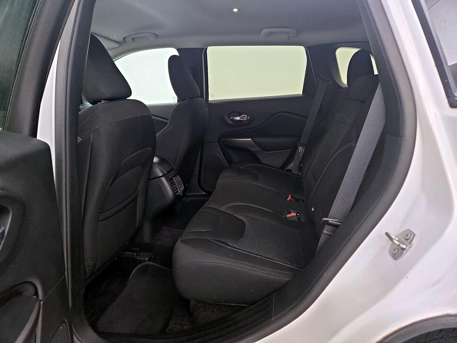 Thumbnail: 2019 Jeep Cherokee - 19