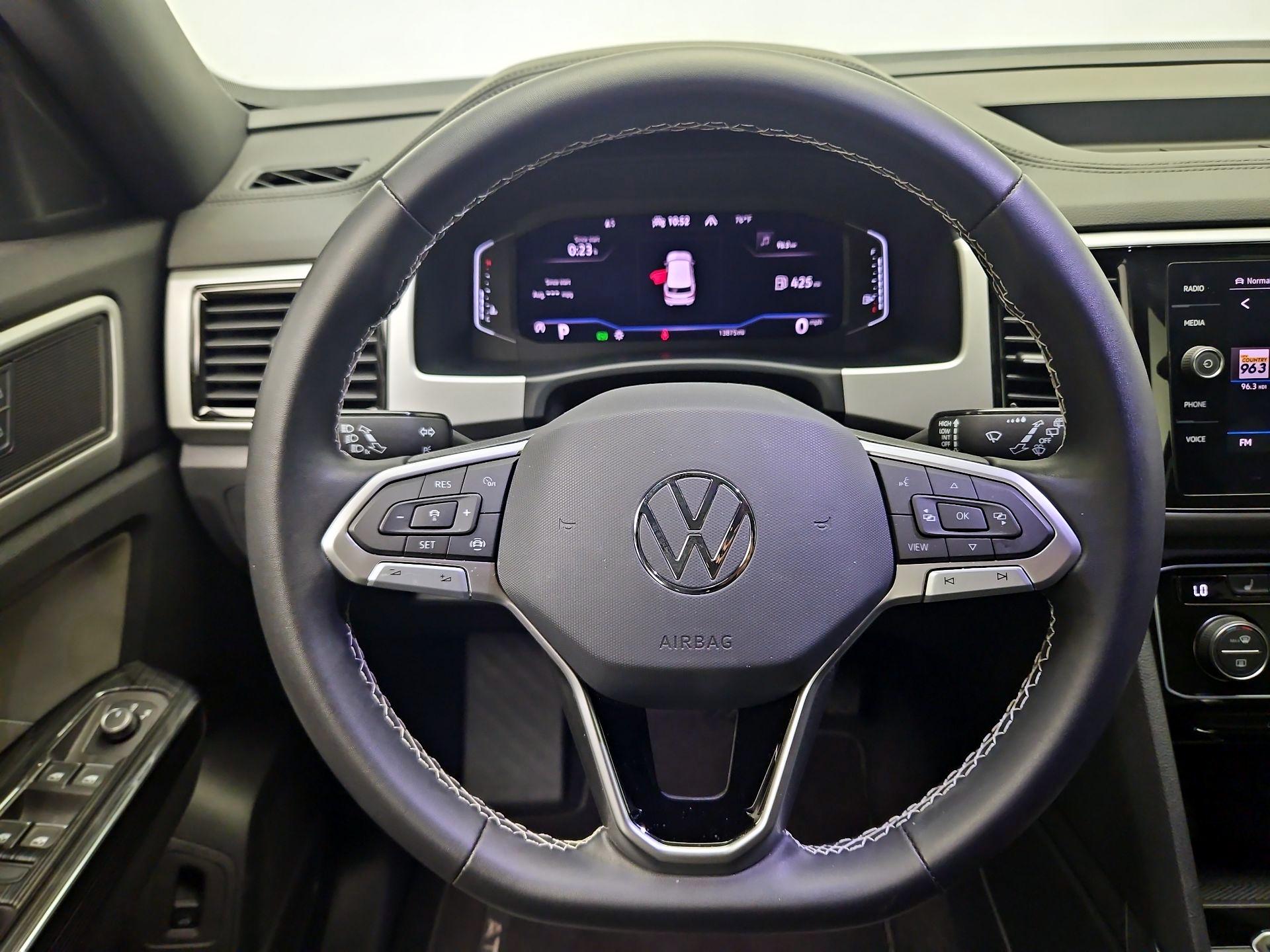 Thumbnail: 2023 Volkswagen Atlas - 10