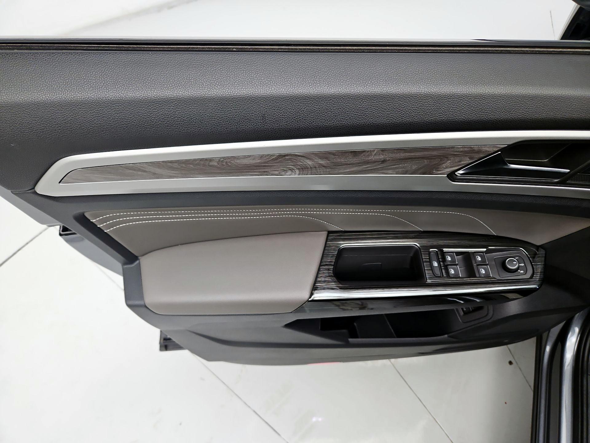 Thumbnail: 2023 Volkswagen Atlas - 12