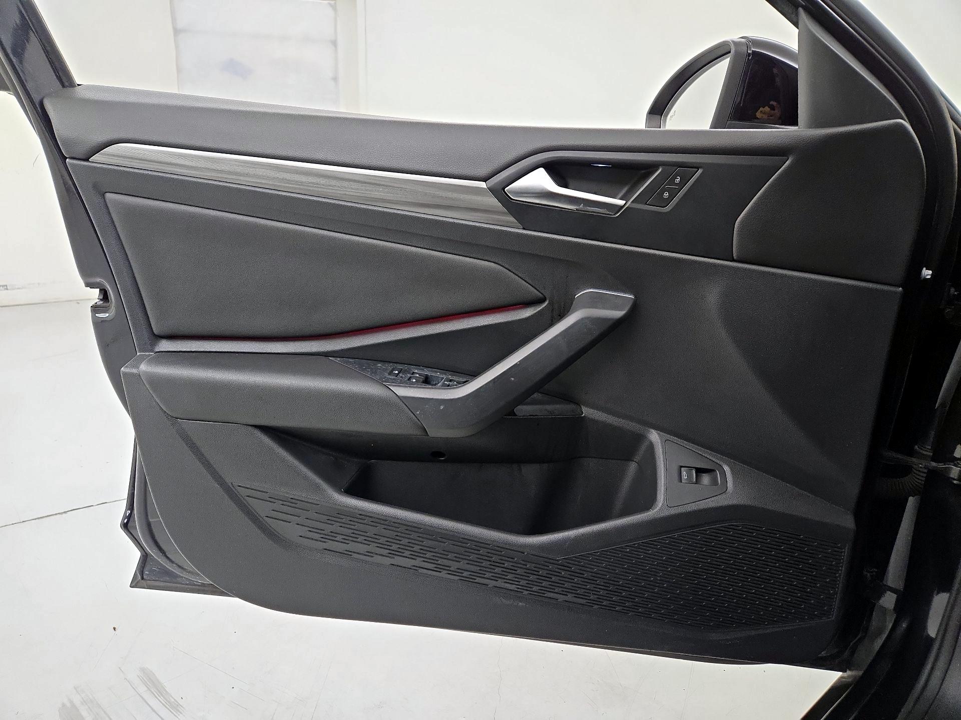 Thumbnail: 2019 Volkswagen Jetta - 12