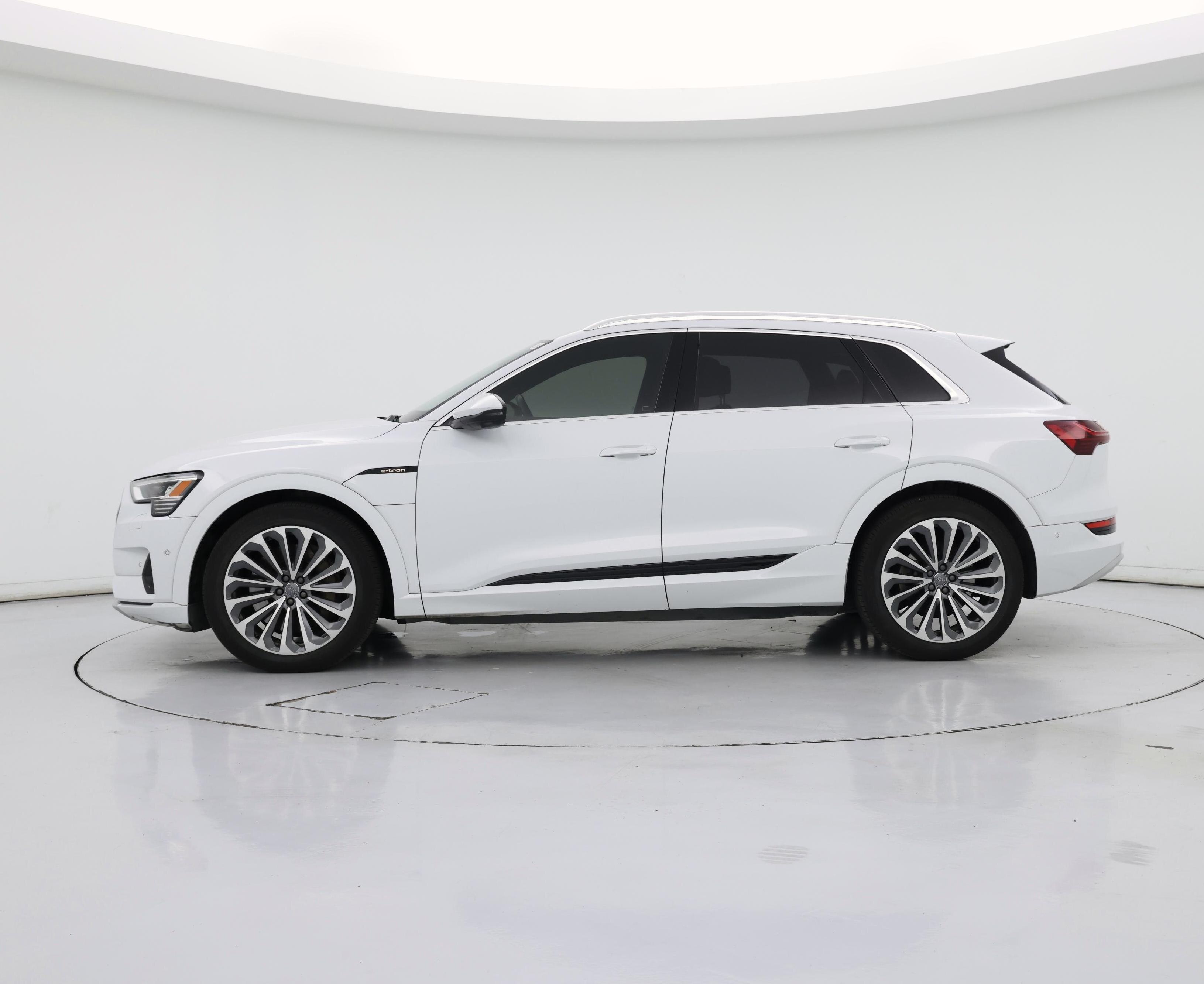 Thumbnail: 2019 Audi e-tron - 3