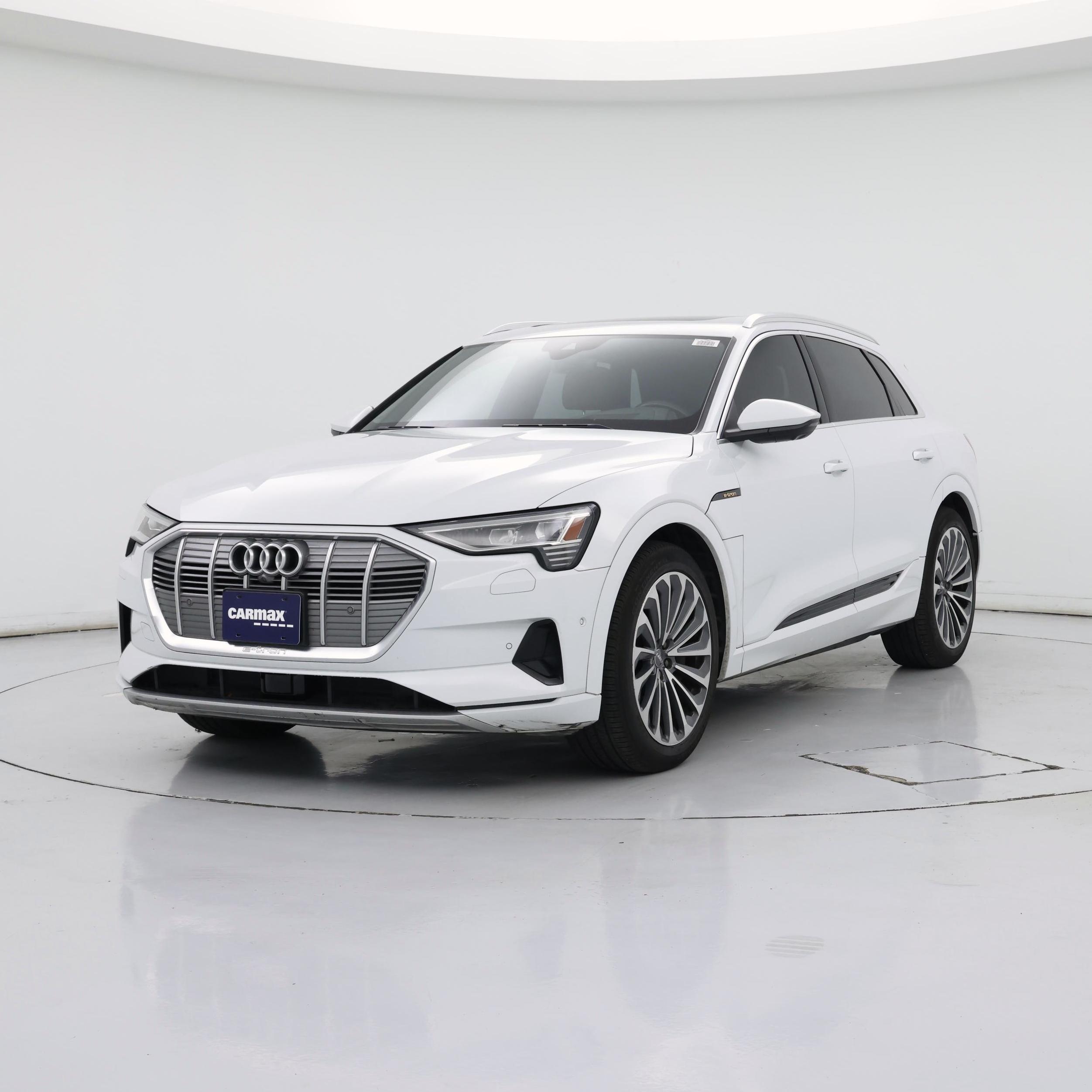Thumbnail: 2019 Audi e-tron - 4