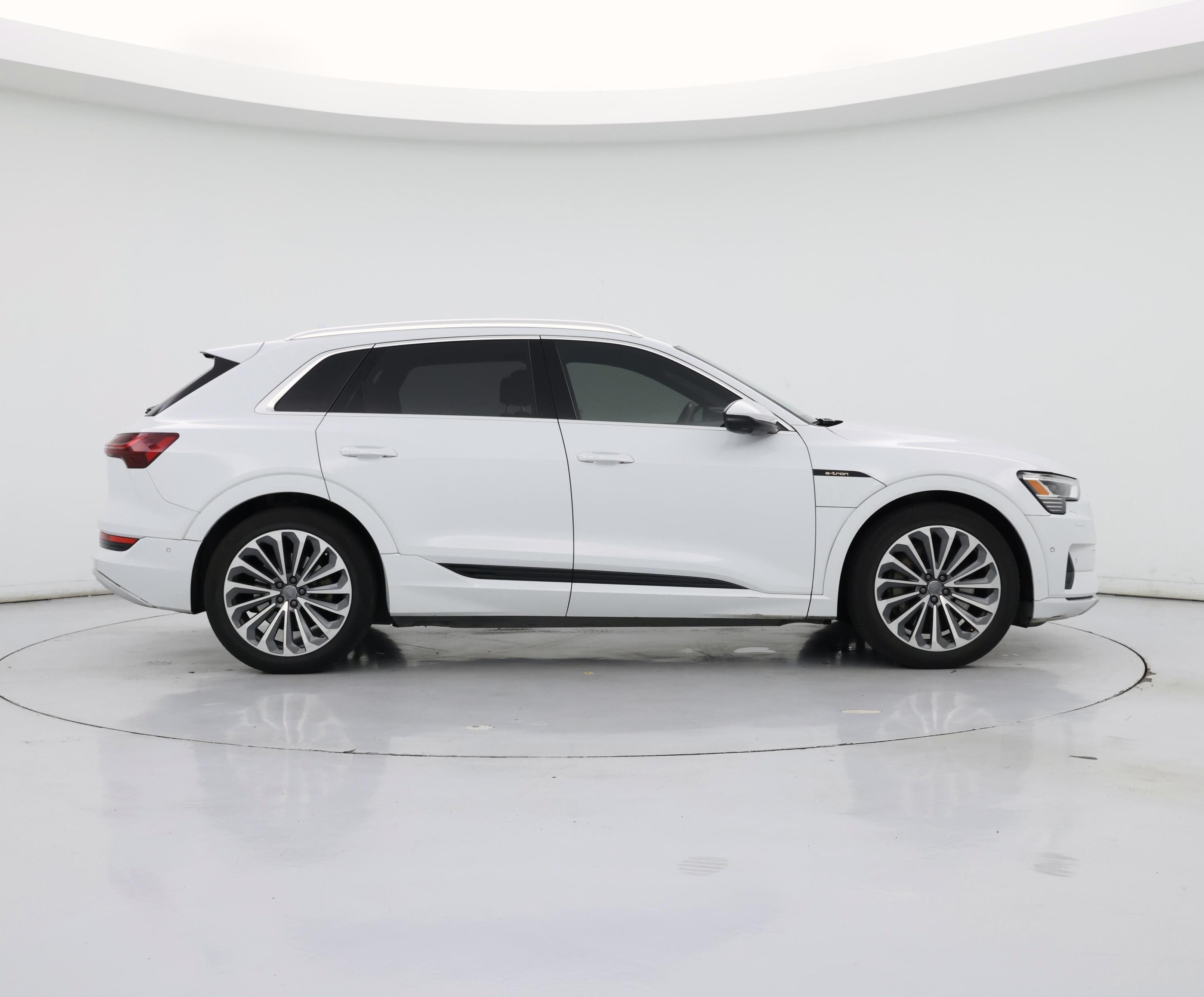 Thumbnail: 2019 Audi e-tron - 7