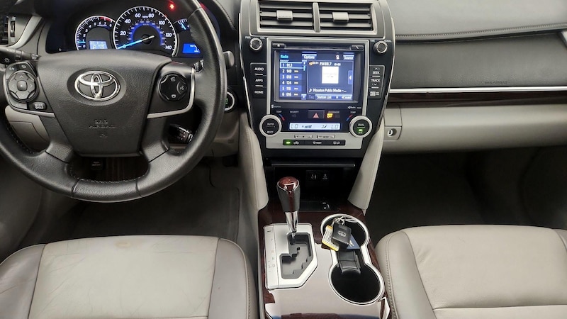 2014 Toyota Camry XLE 9