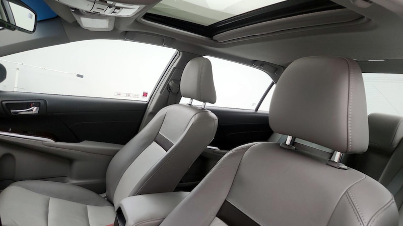 2014 Toyota Camry XLE 19