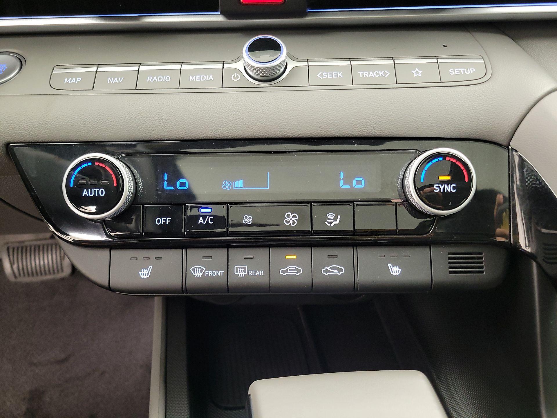 Thumbnail: 2024 Hyundai Elantra - 17