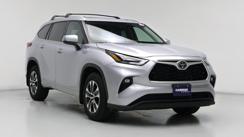 2022 Toyota Highlander XLE Hero Image