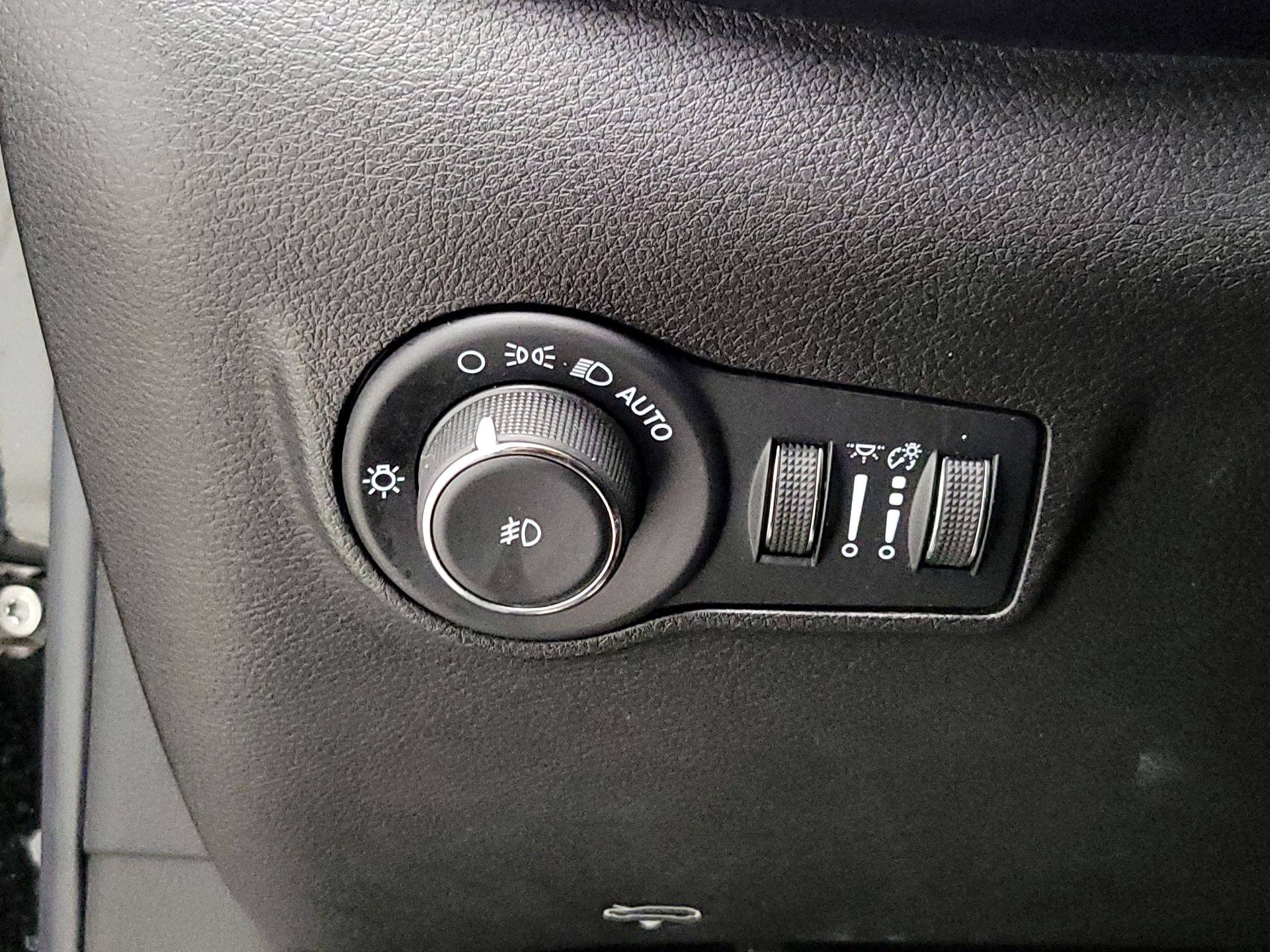 Thumbnail: 2022 Jeep Compass - 13