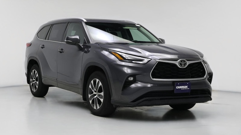 2022 Toyota Highlander XLE Hero Image