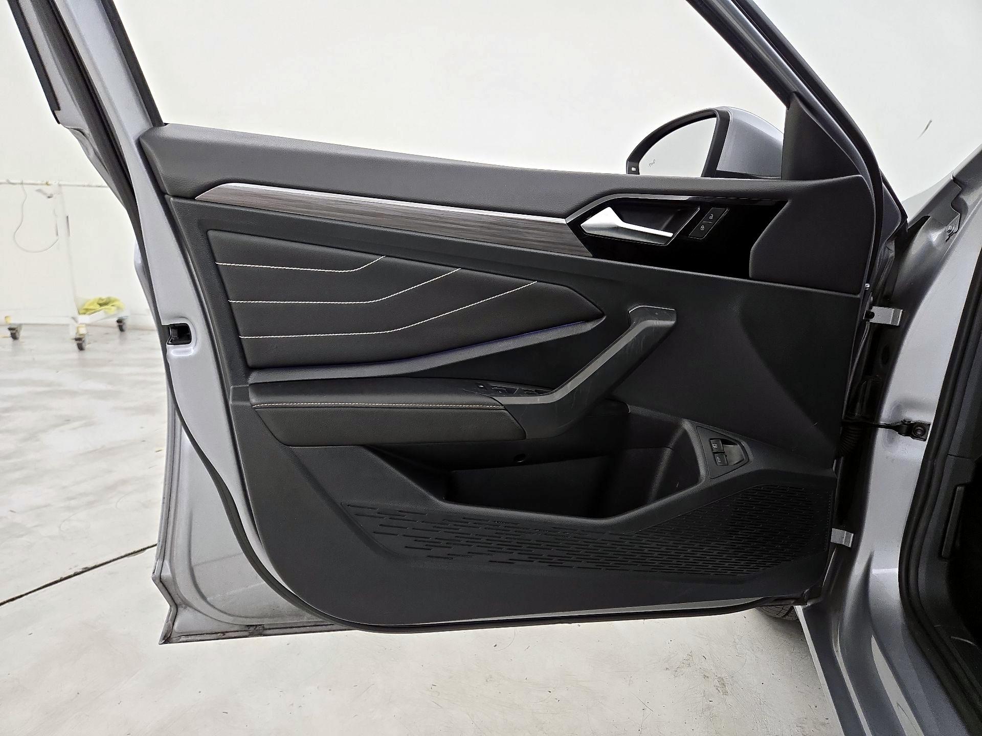 Thumbnail: 2022 Volkswagen Jetta - 12