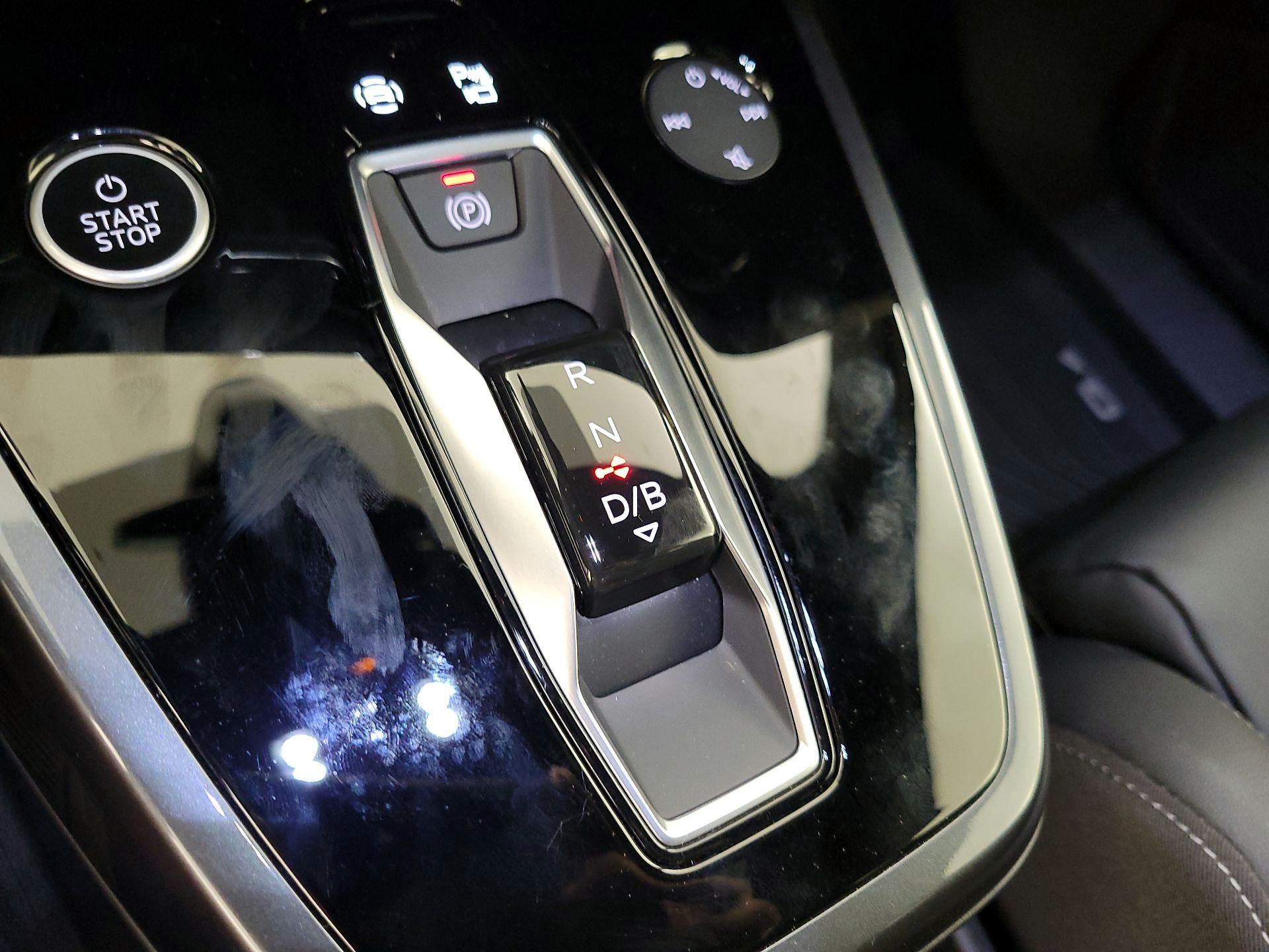 Thumbnail: 2025 Audi Q4 e-tron - 18