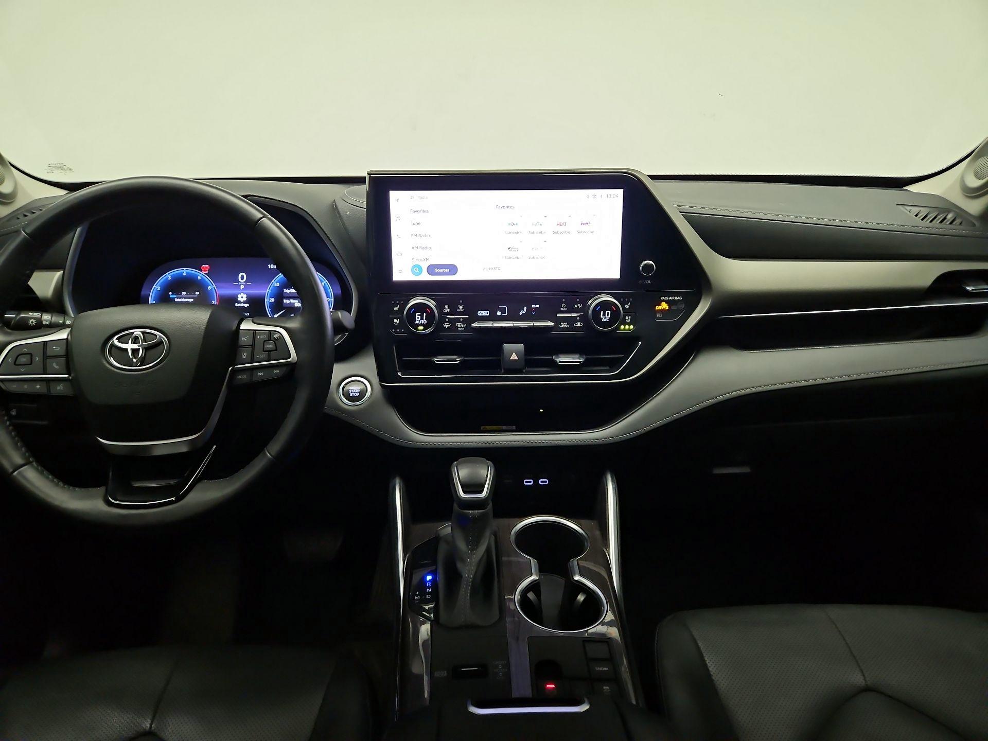 Thumbnail: 2023 Toyota Highlander - 9