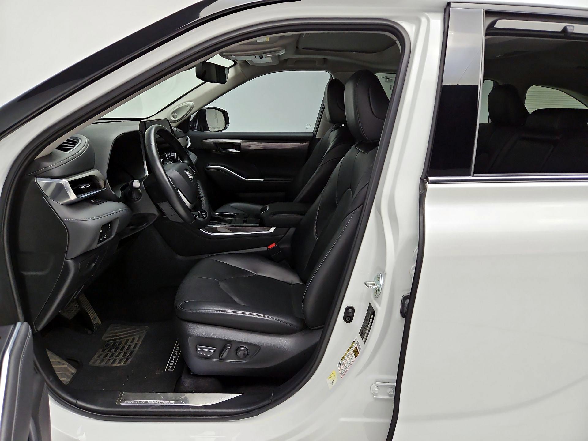 Thumbnail: 2023 Toyota Highlander - 11