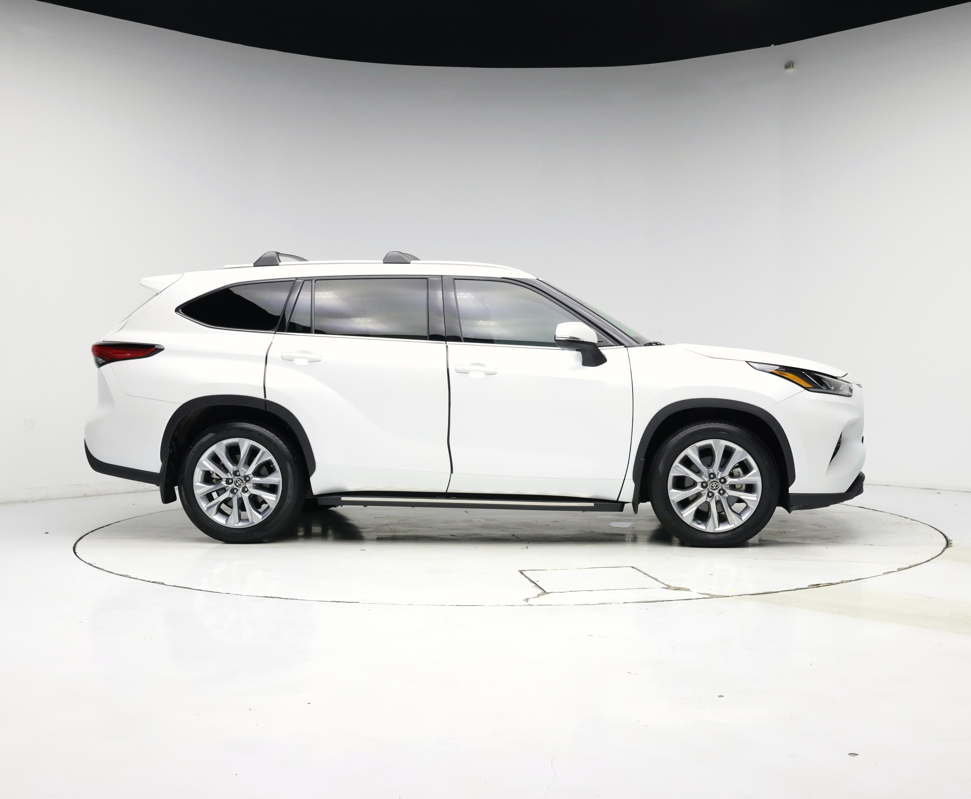 Thumbnail: 2023 Toyota Highlander - 7