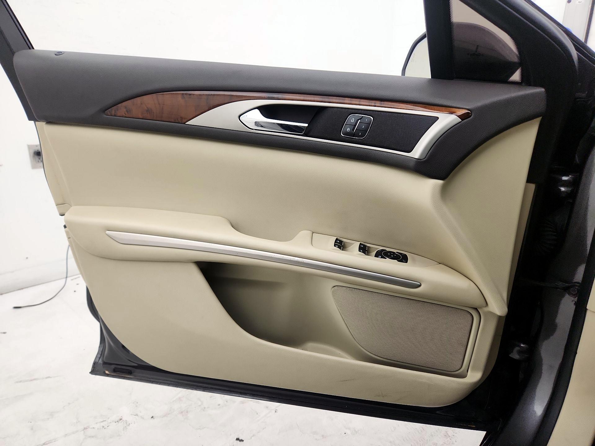 Thumbnail: 2015 Lincoln MKZ - 12