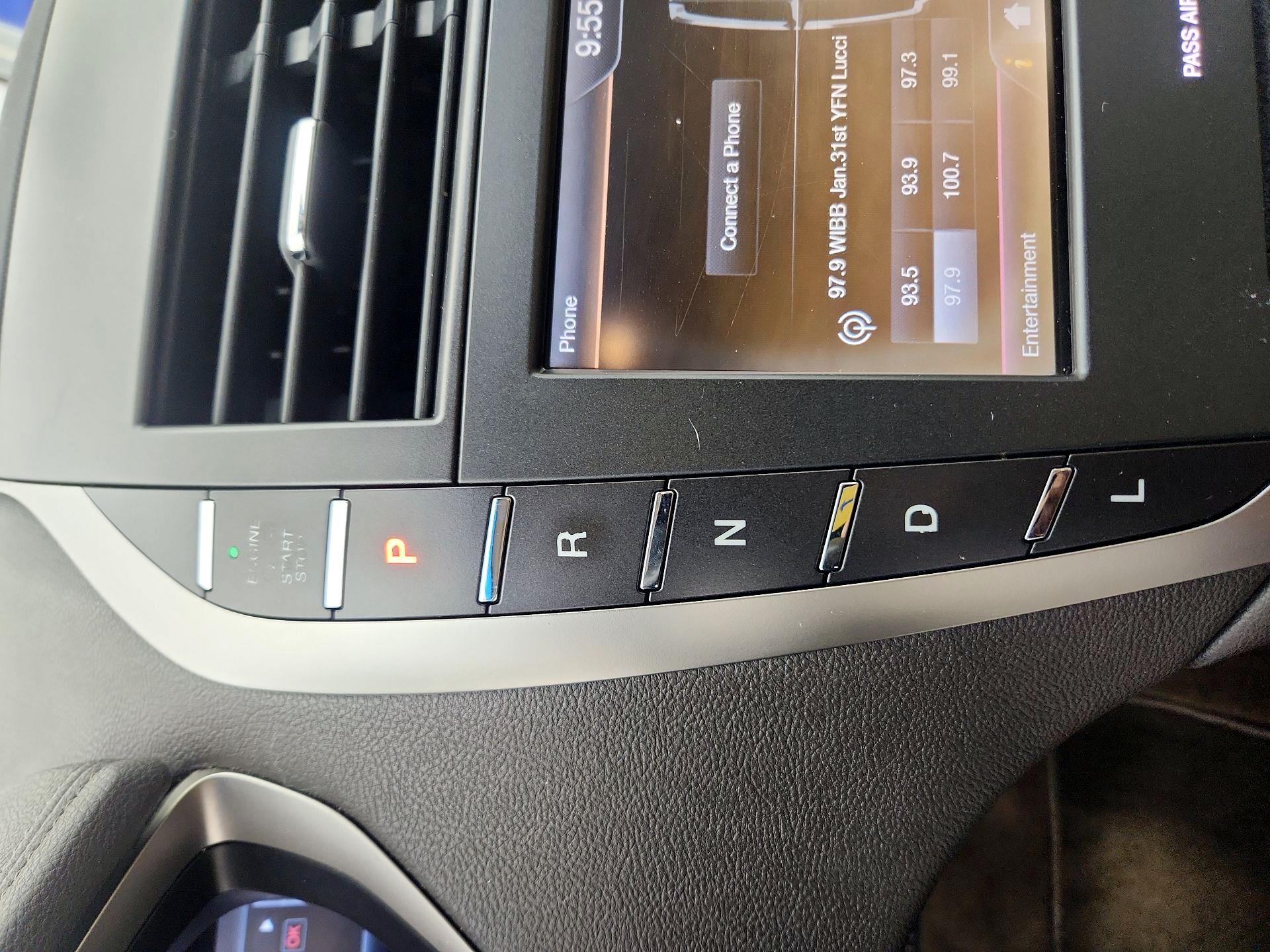 Thumbnail: 2015 Lincoln MKZ - 17