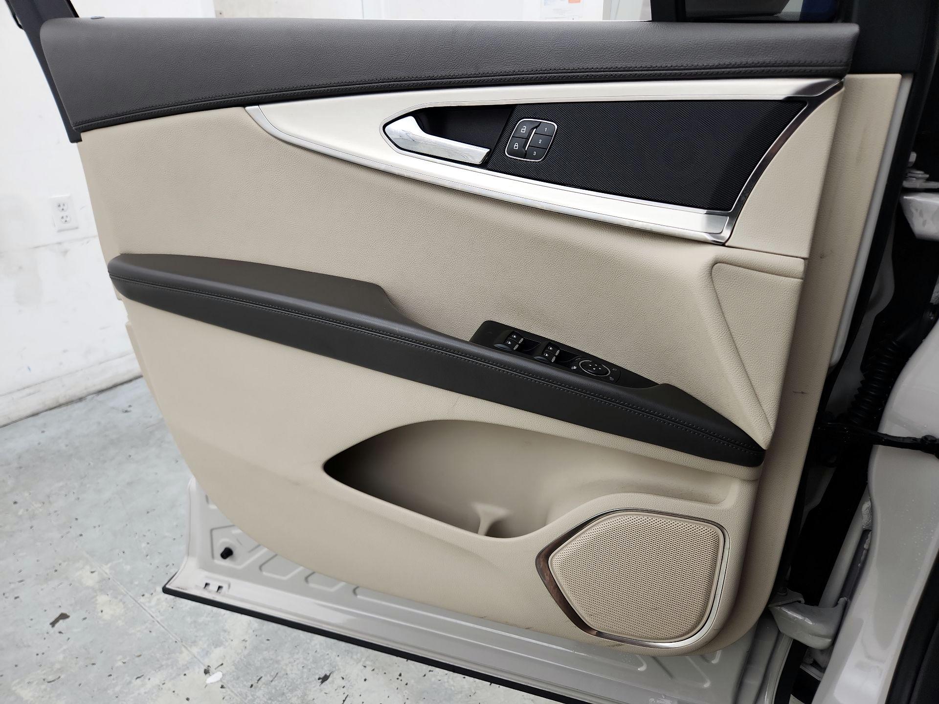 Thumbnail: 2020 Lincoln Nautilus - 12