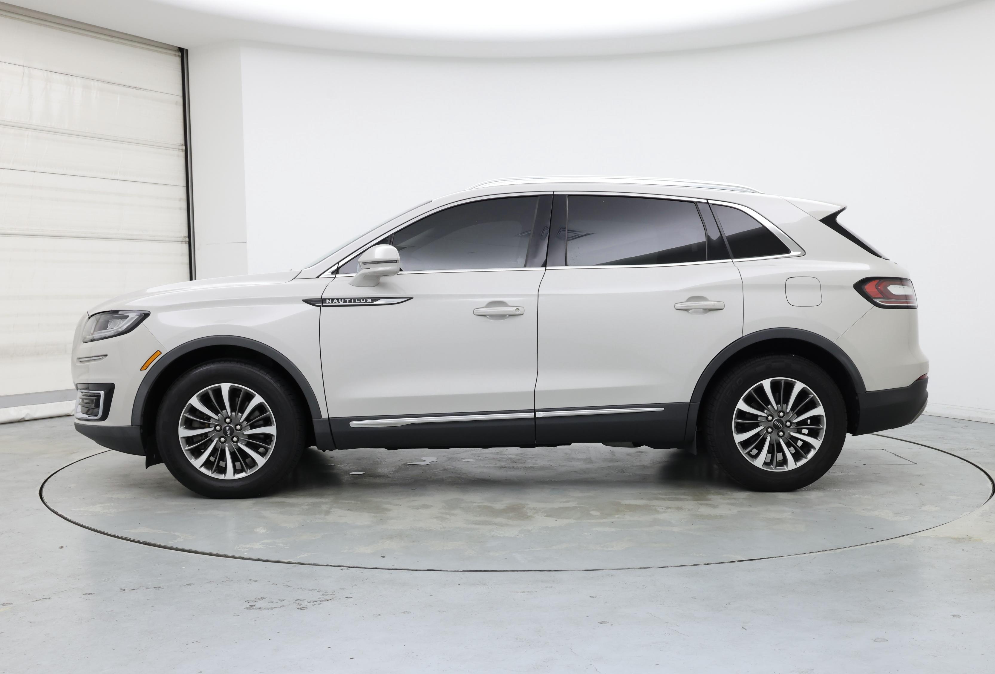 Thumbnail: 2020 Lincoln Nautilus - 3