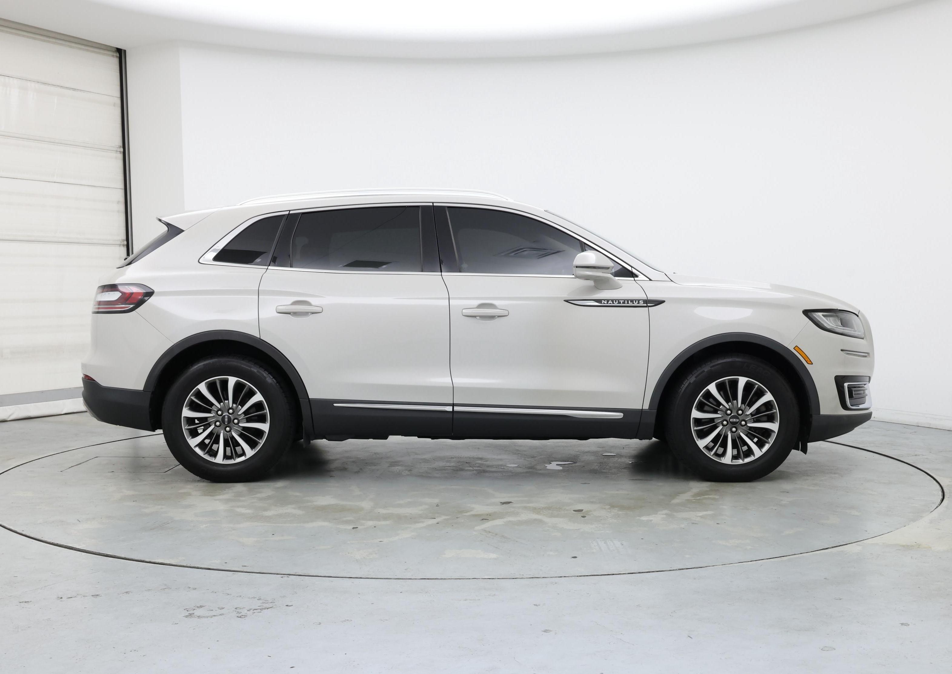 Thumbnail: 2020 Lincoln Nautilus - 7