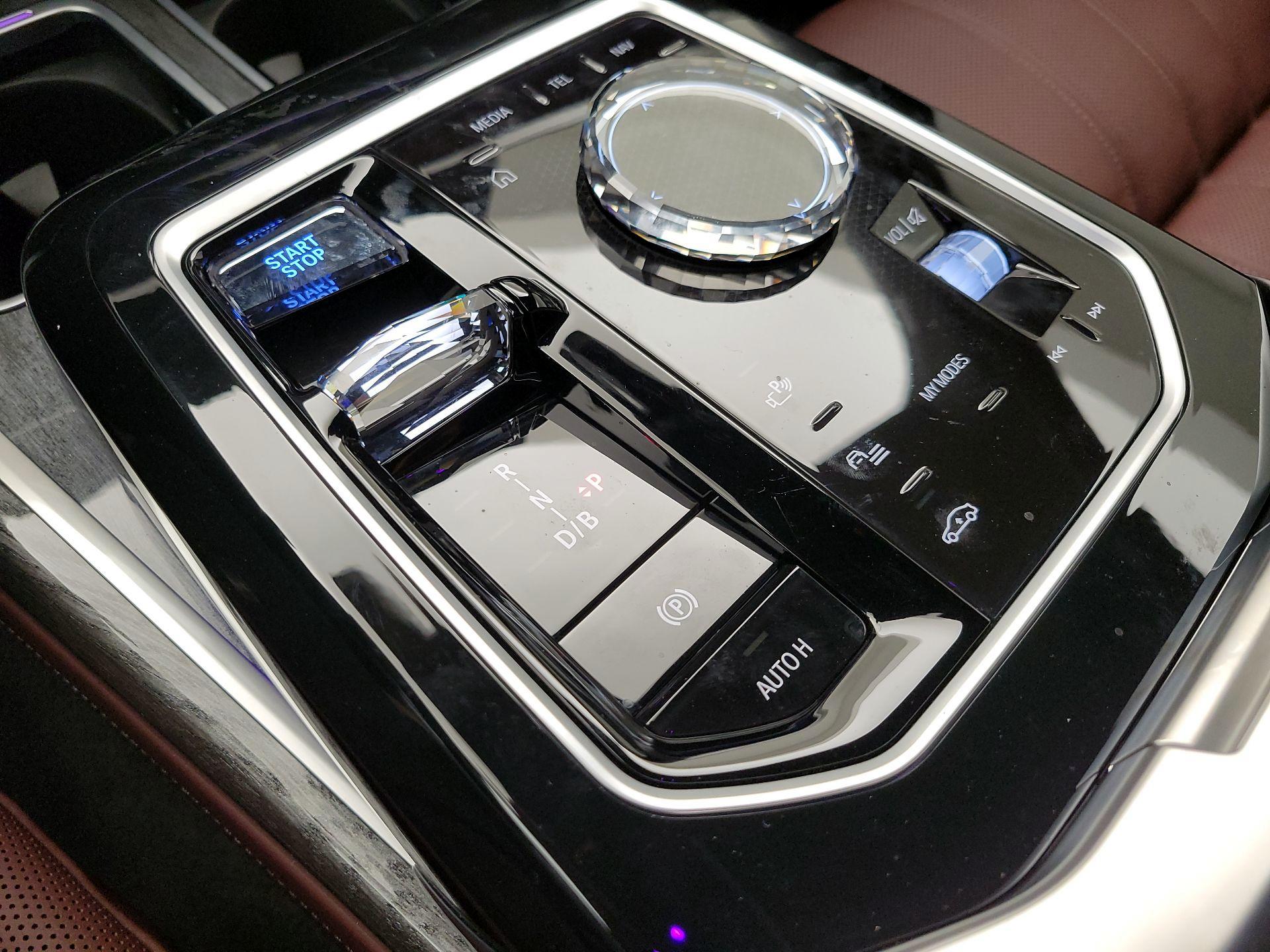 Thumbnail: 2023 BMW i7 - 18