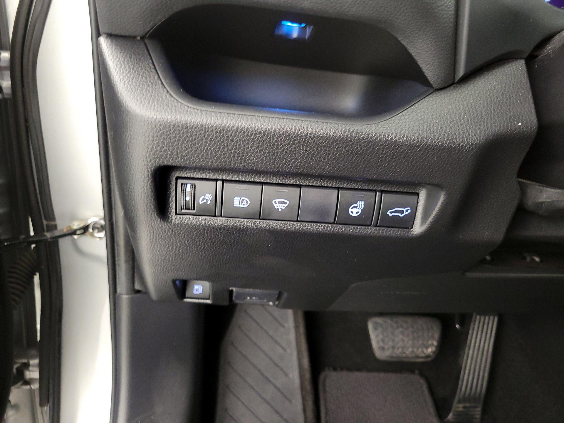 Thumbnail: 2020 Toyota RAV4 - 13
