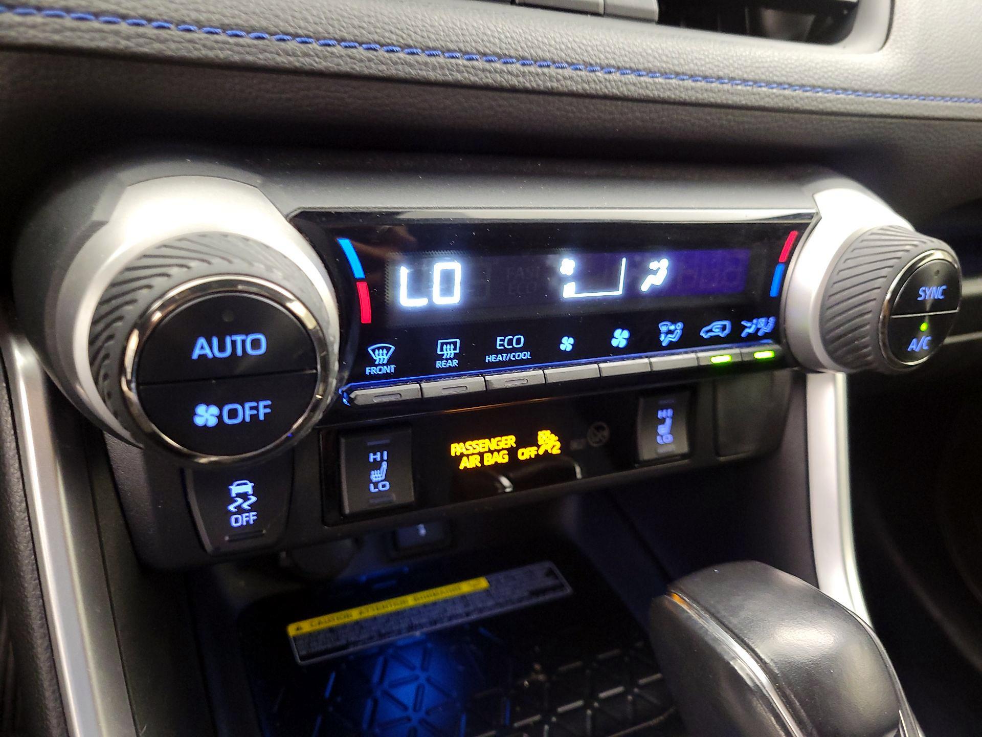 Thumbnail: 2020 Toyota RAV4 - 17