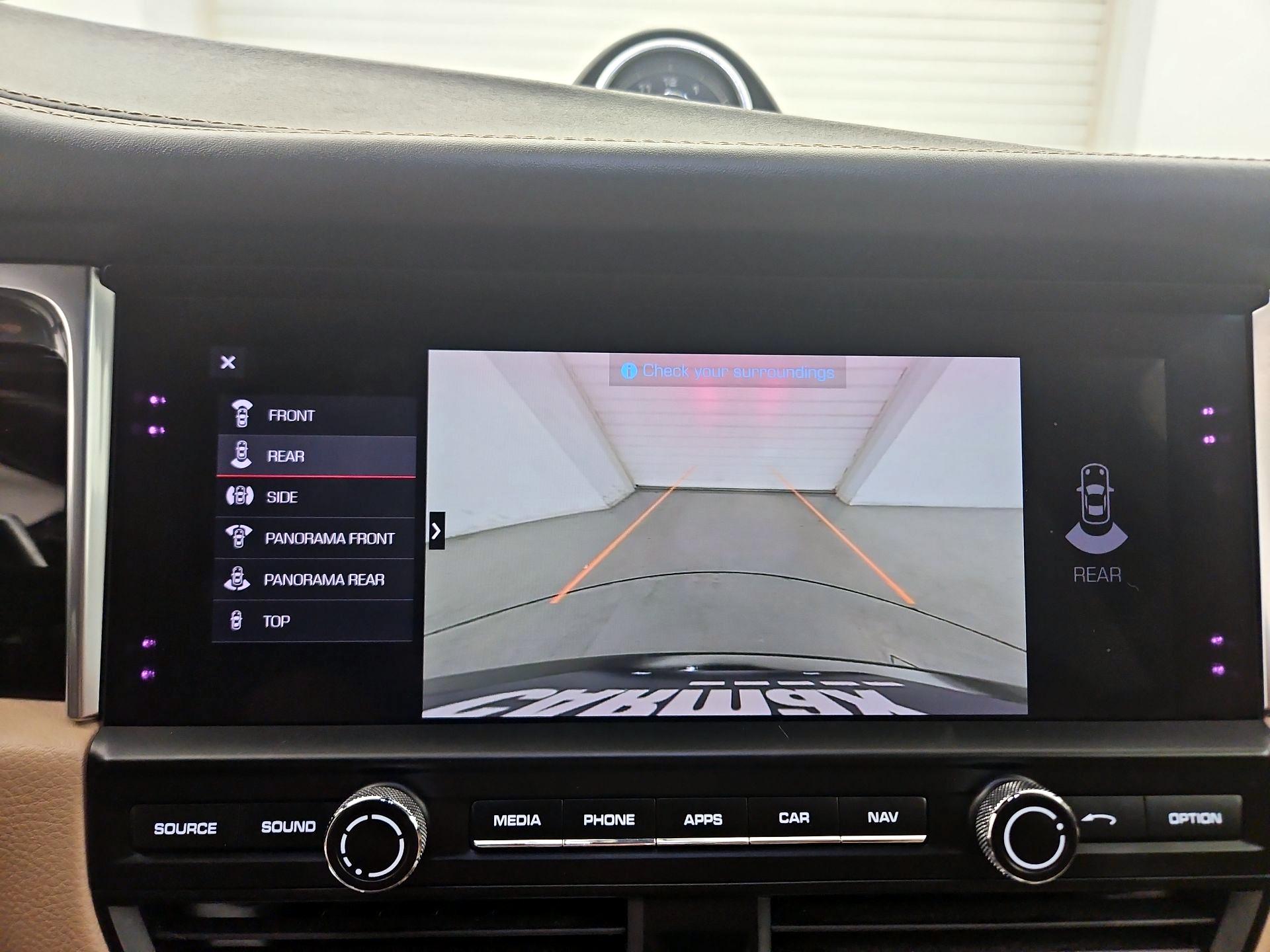 Thumbnail: 2020 Porsche Macan - 14