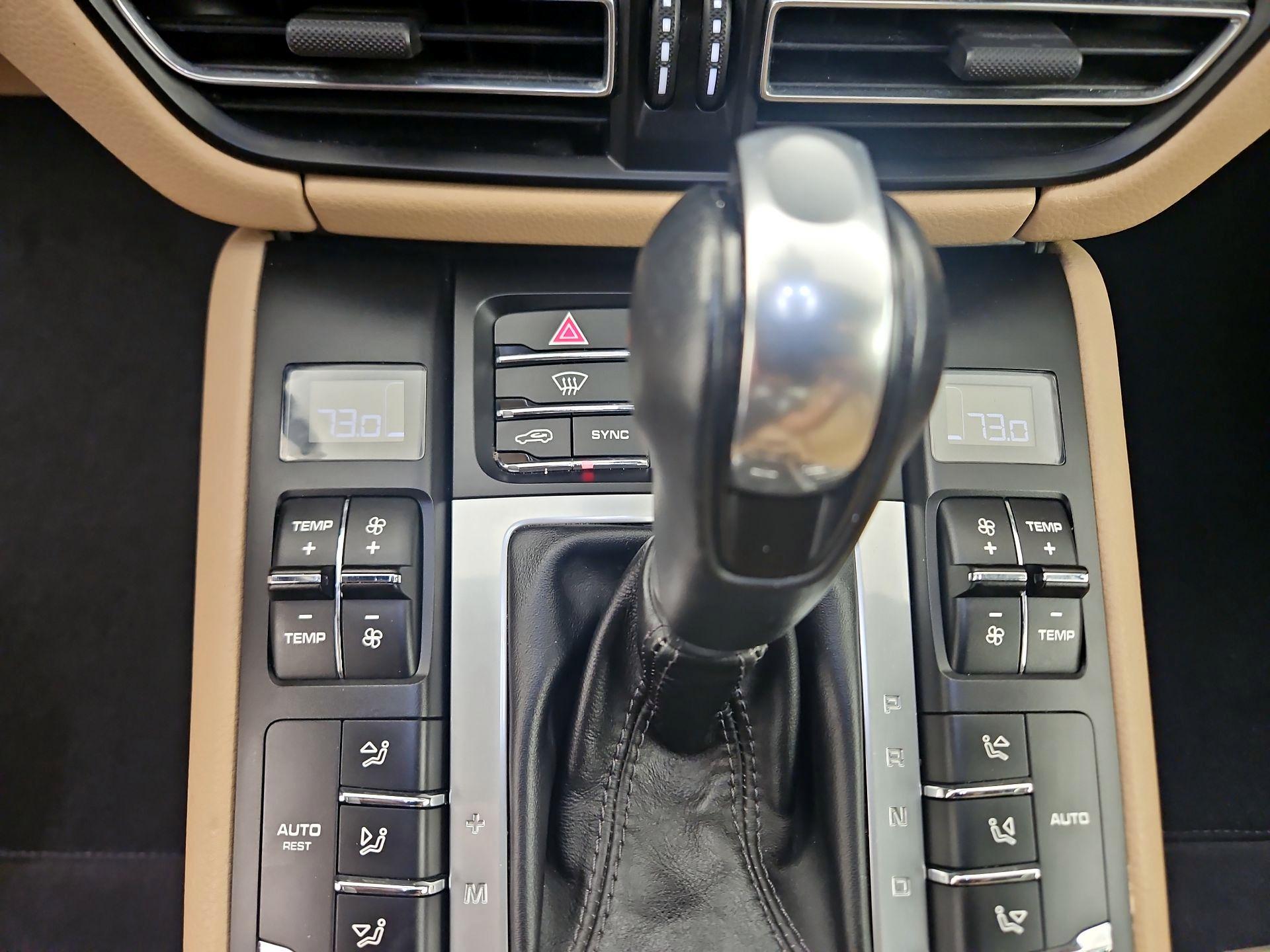 Thumbnail: 2020 Porsche Macan - 16