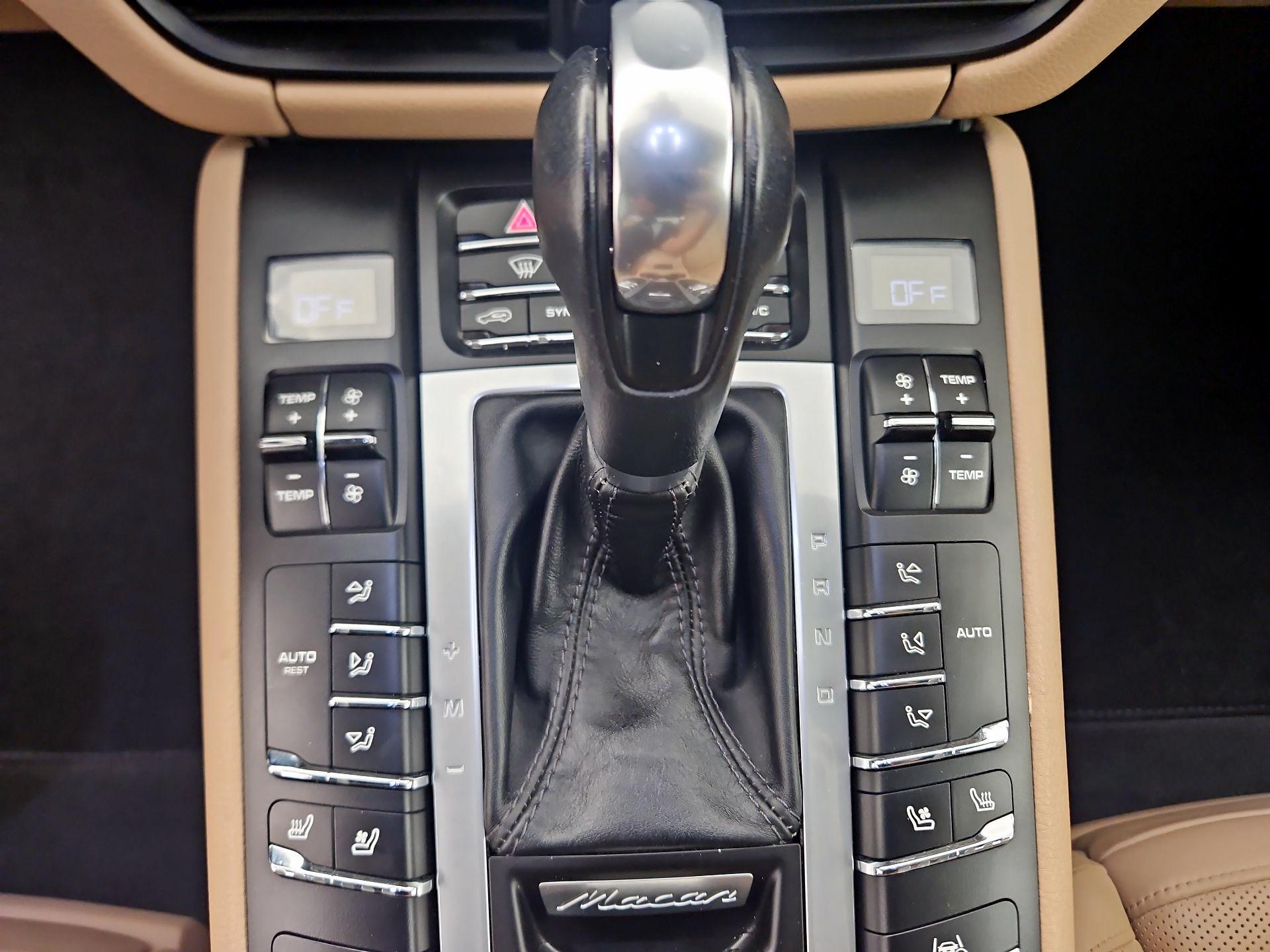 Thumbnail: 2020 Porsche Macan - 17