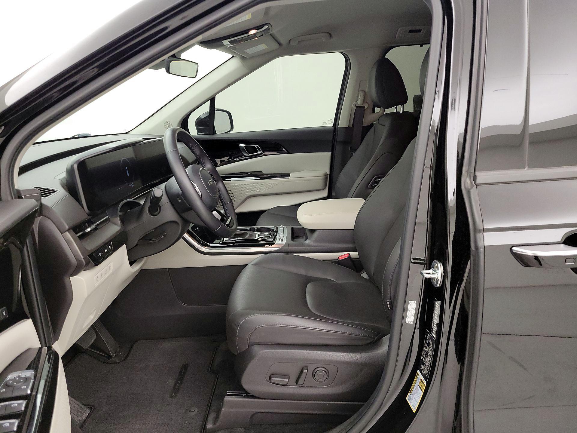 Thumbnail: 2023 Kia Carnival - 11