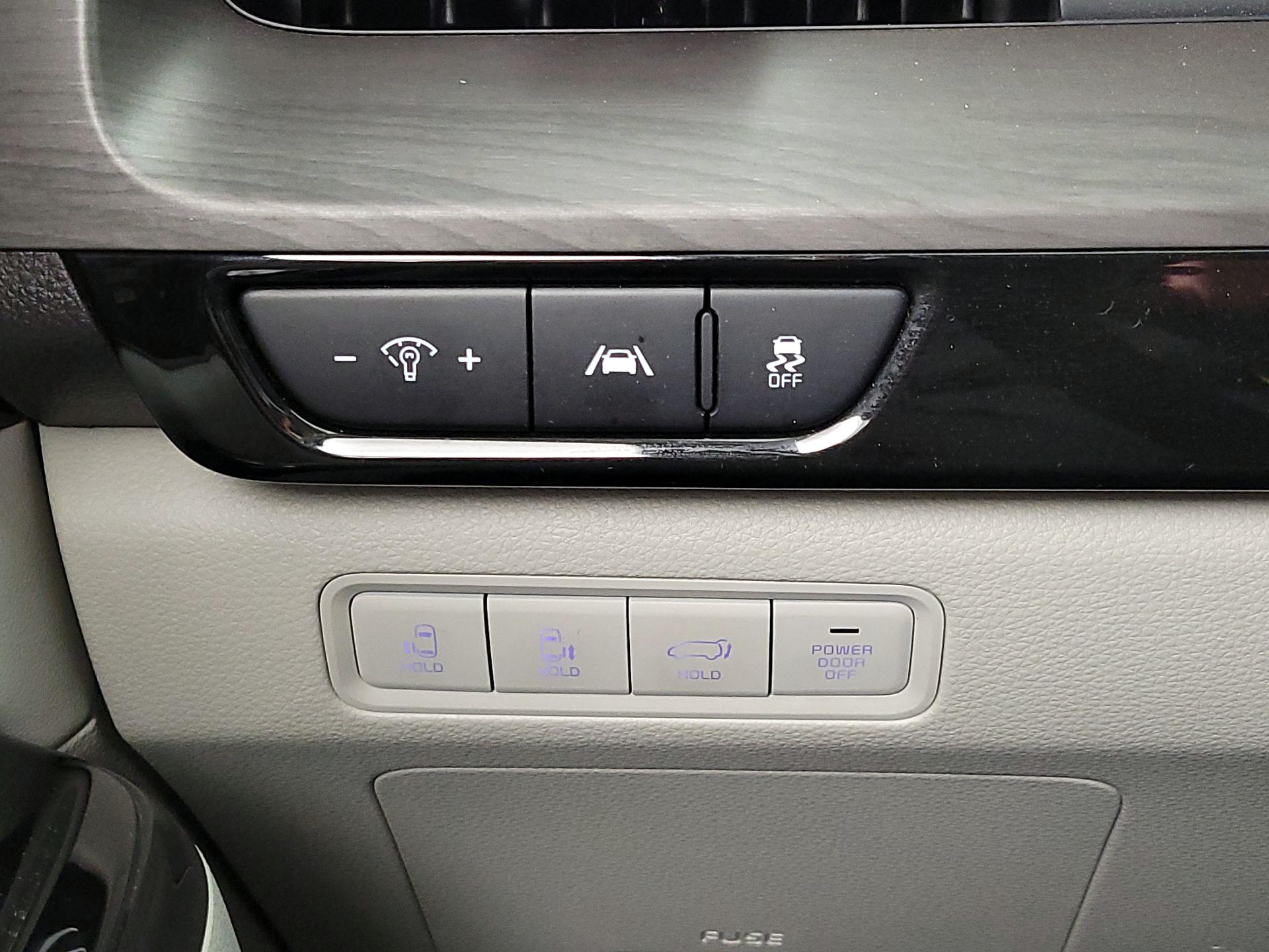Thumbnail: 2023 Kia Carnival - 13