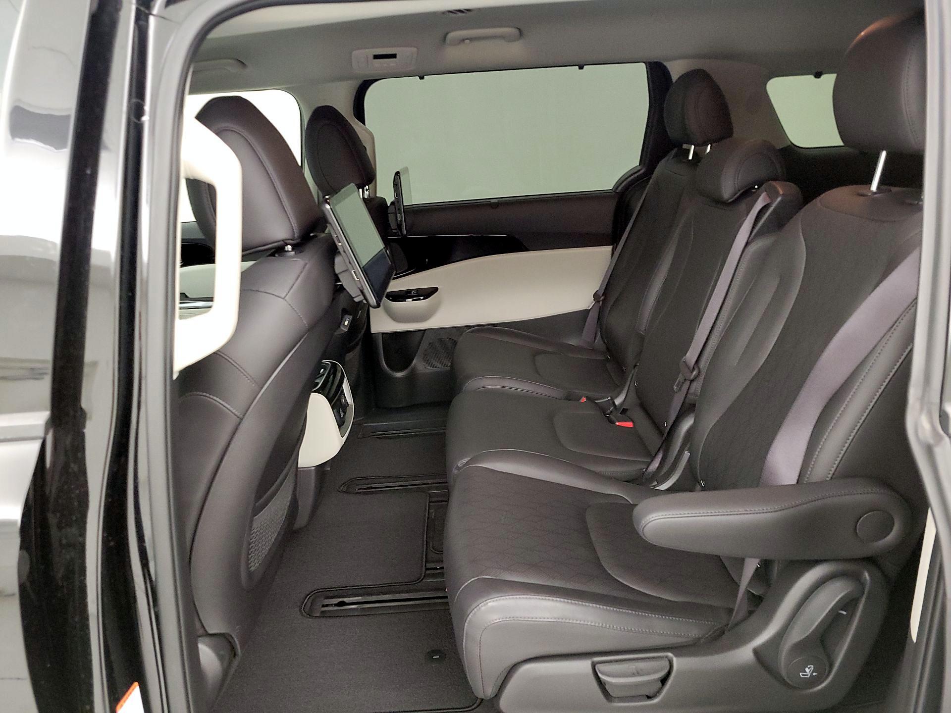 Thumbnail: 2023 Kia Carnival - 20
