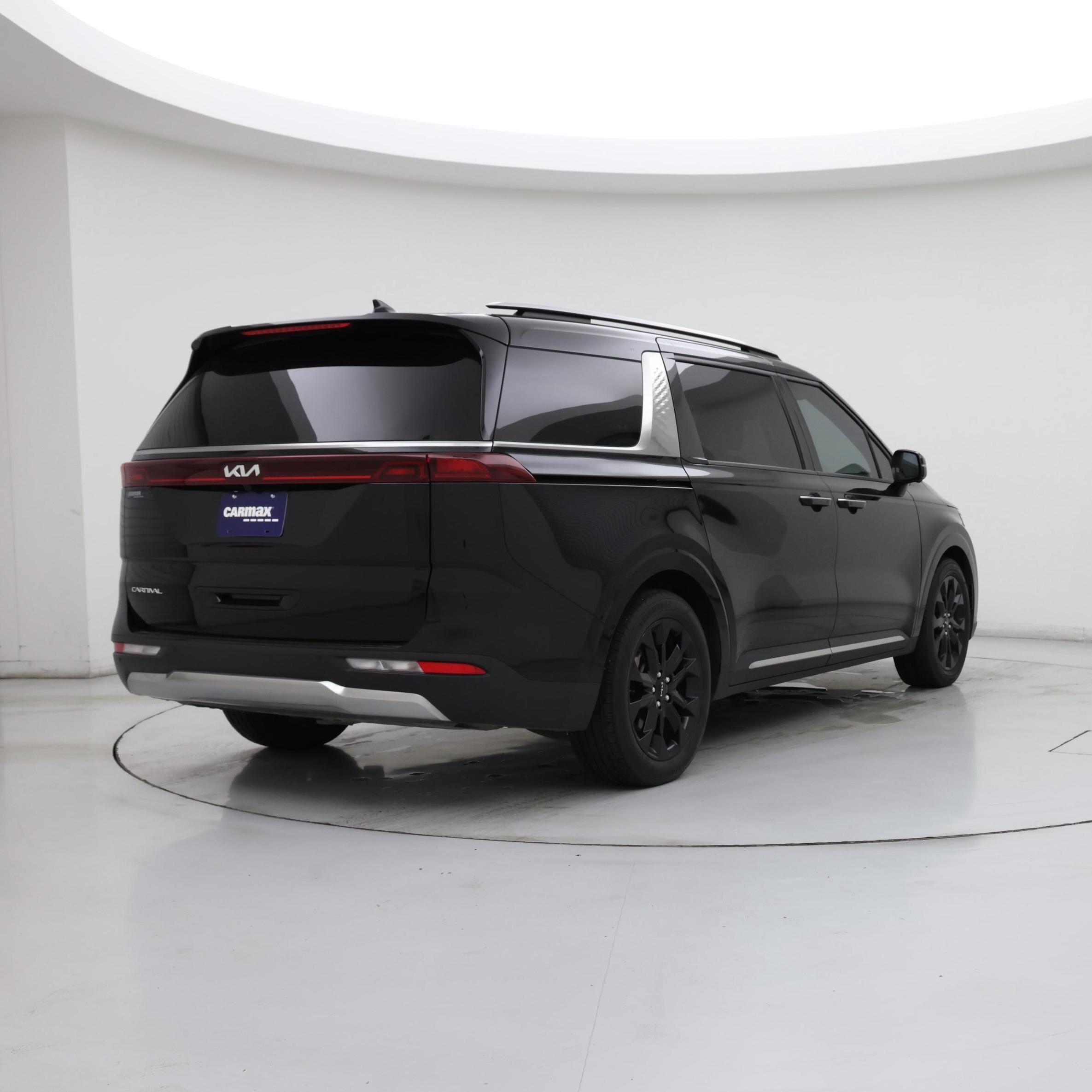 Thumbnail: 2023 Kia Carnival - 8