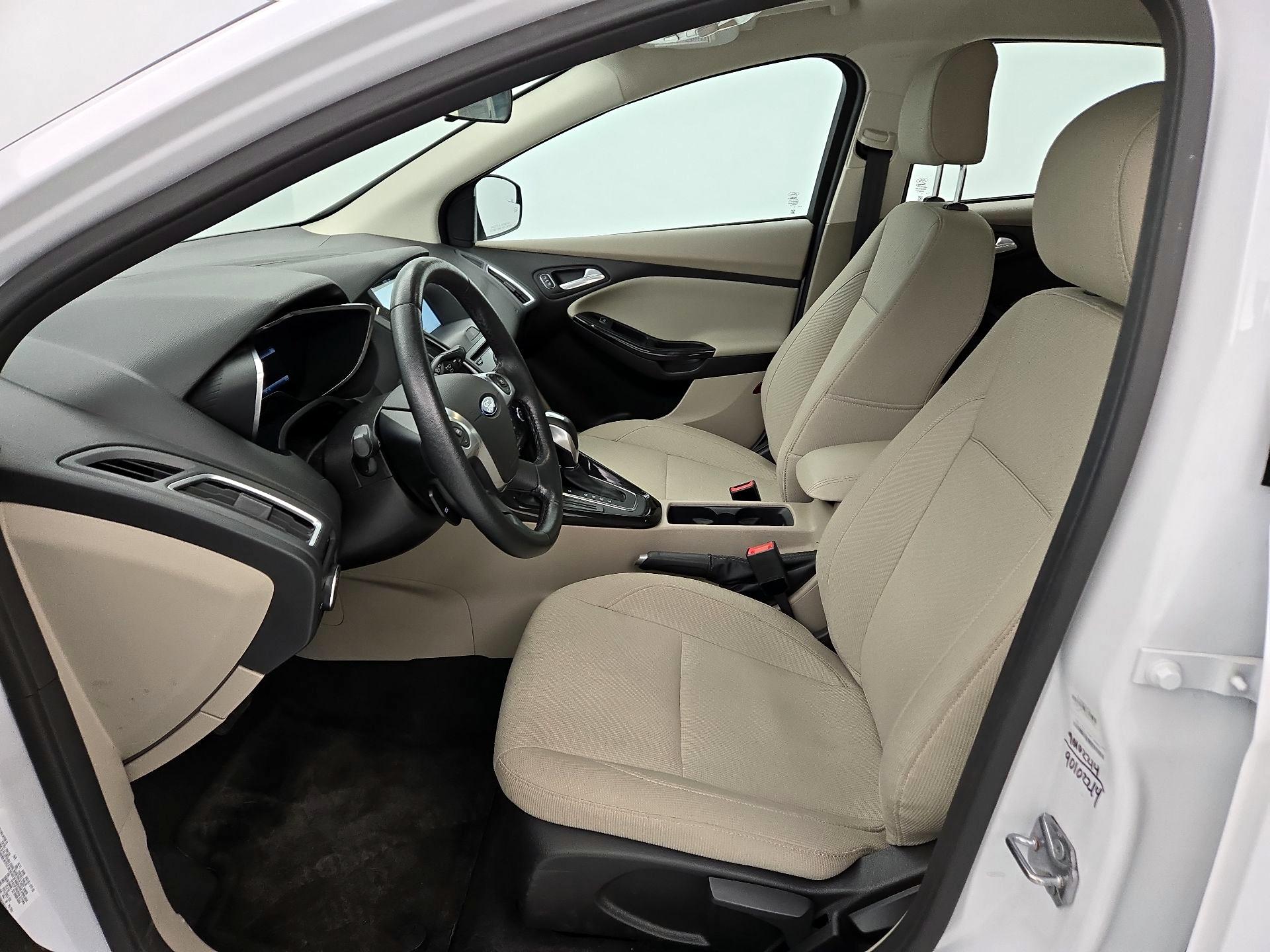 Thumbnail: 2016 Ford Focus - 11