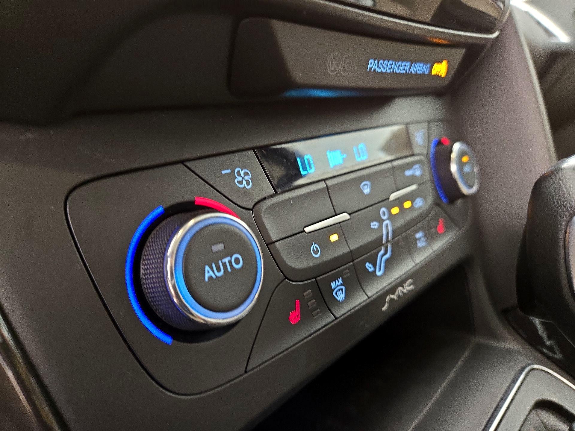 Thumbnail: 2016 Ford Focus - 17