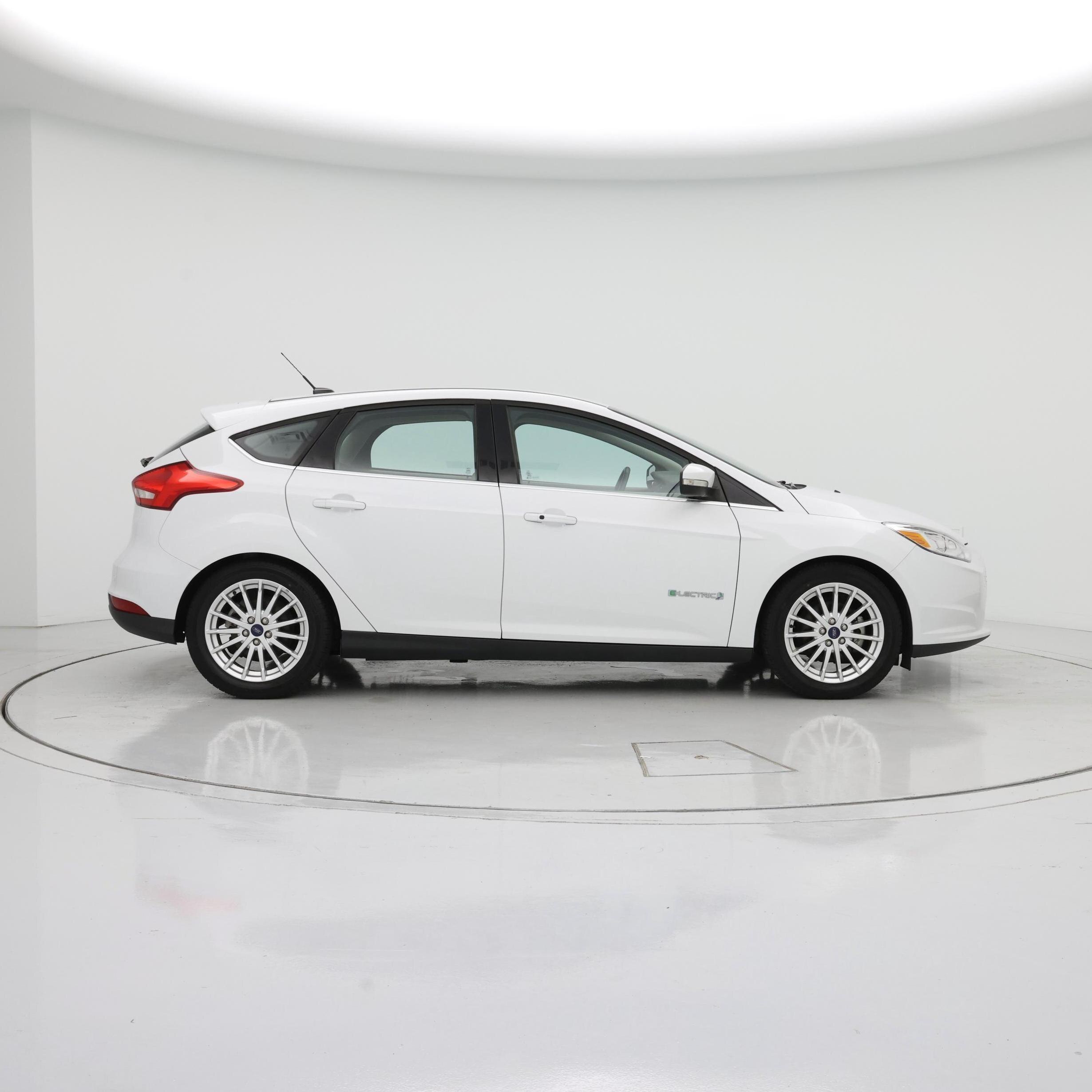 Thumbnail: 2016 Ford Focus - 7