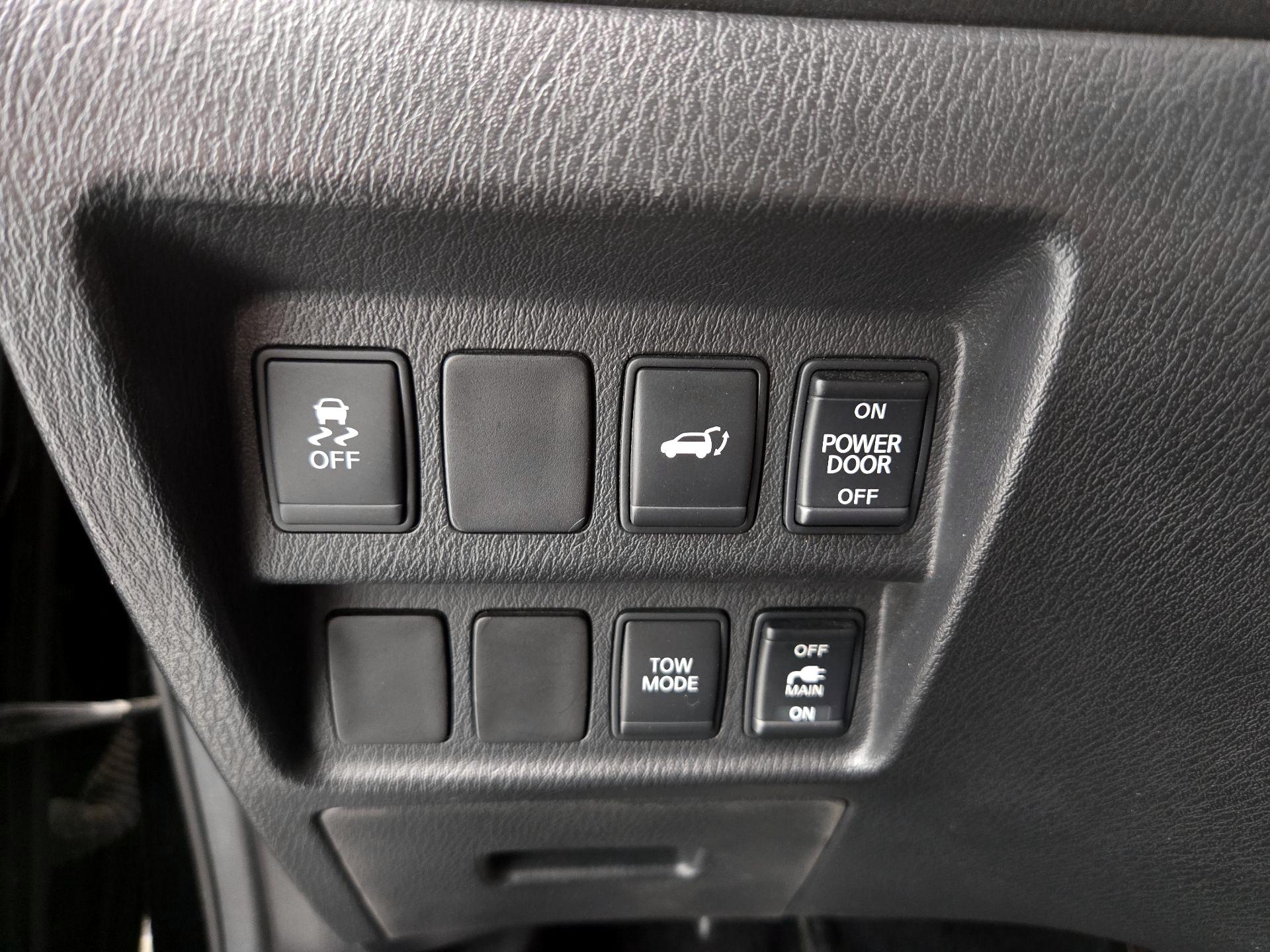 Thumbnail: 2014 Nissan Pathfinder - 13