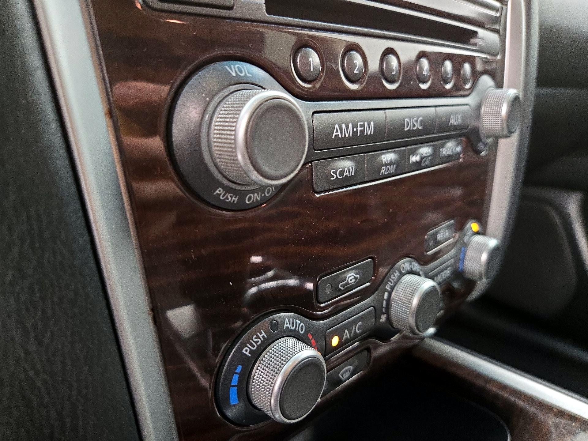 Thumbnail: 2014 Nissan Pathfinder - 16